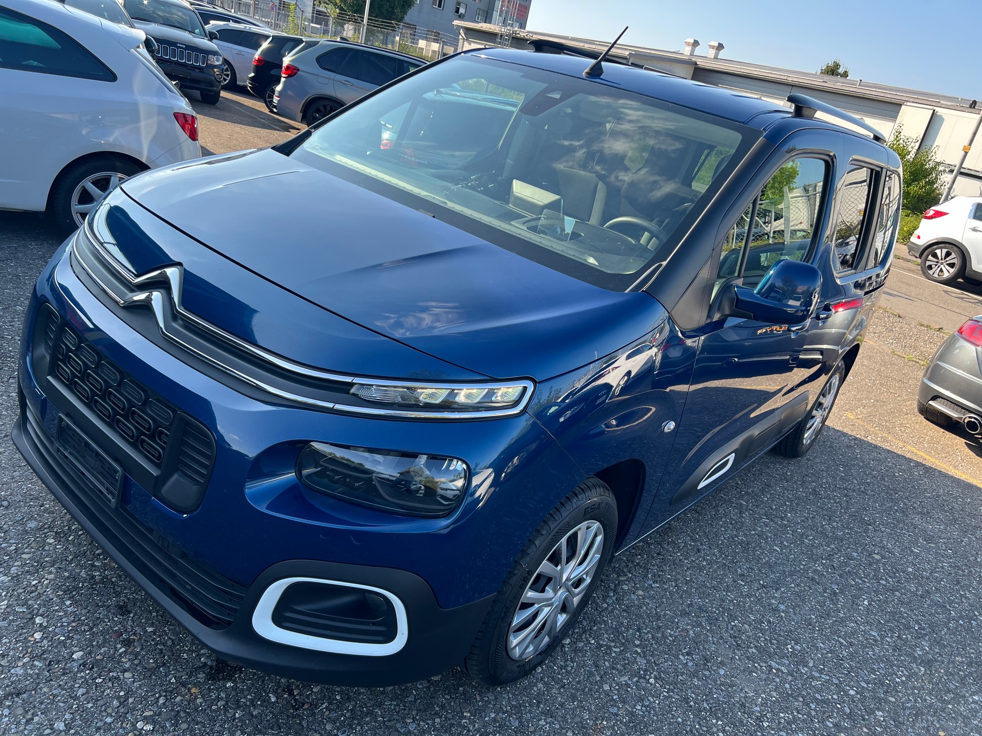 CITROEN Berlingo 1.2i PureTech Feel EAT8 Automatic-image-14