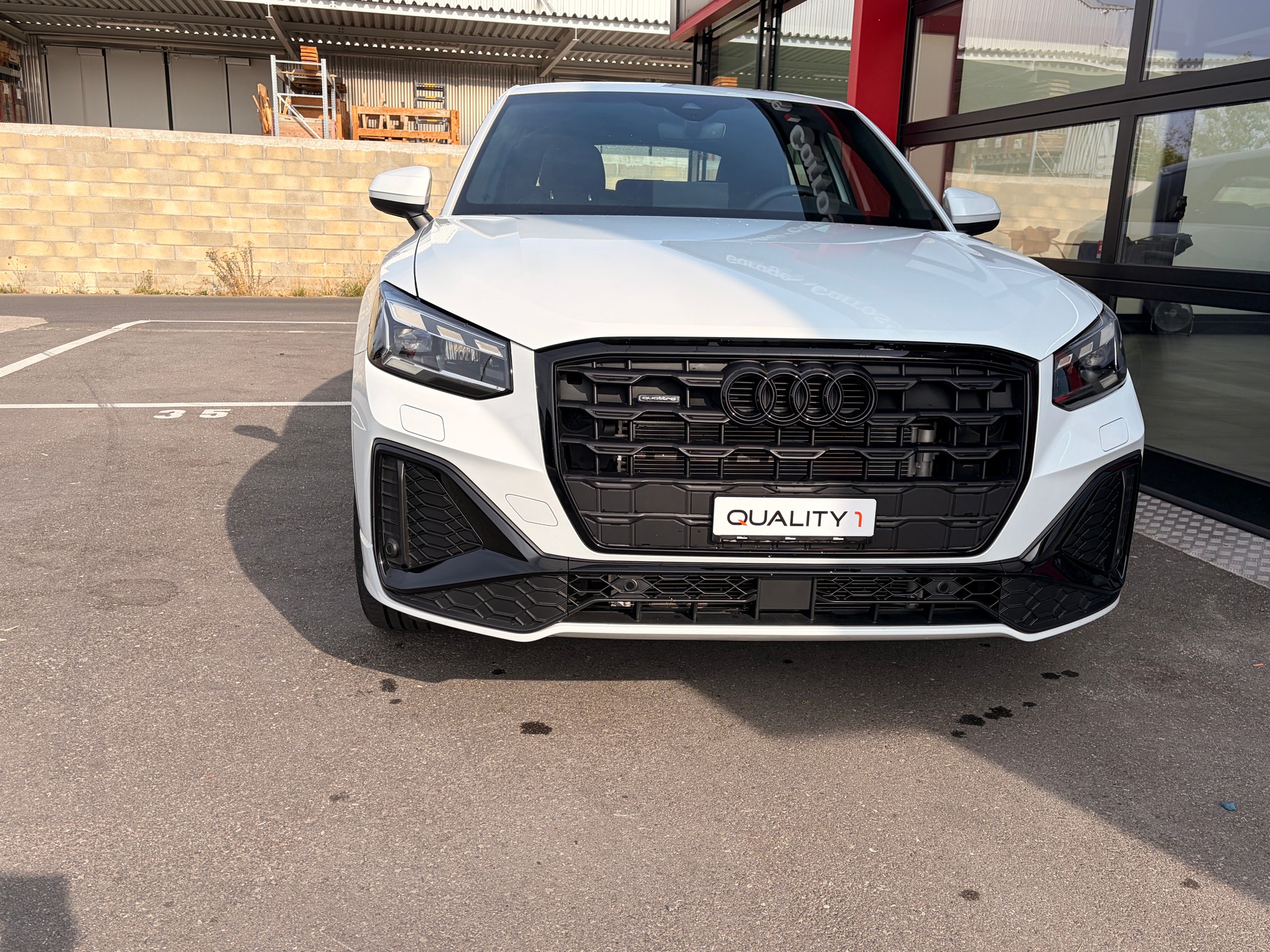 AUDI Q2 40 TFSI S line quattro S-tronic-image-2