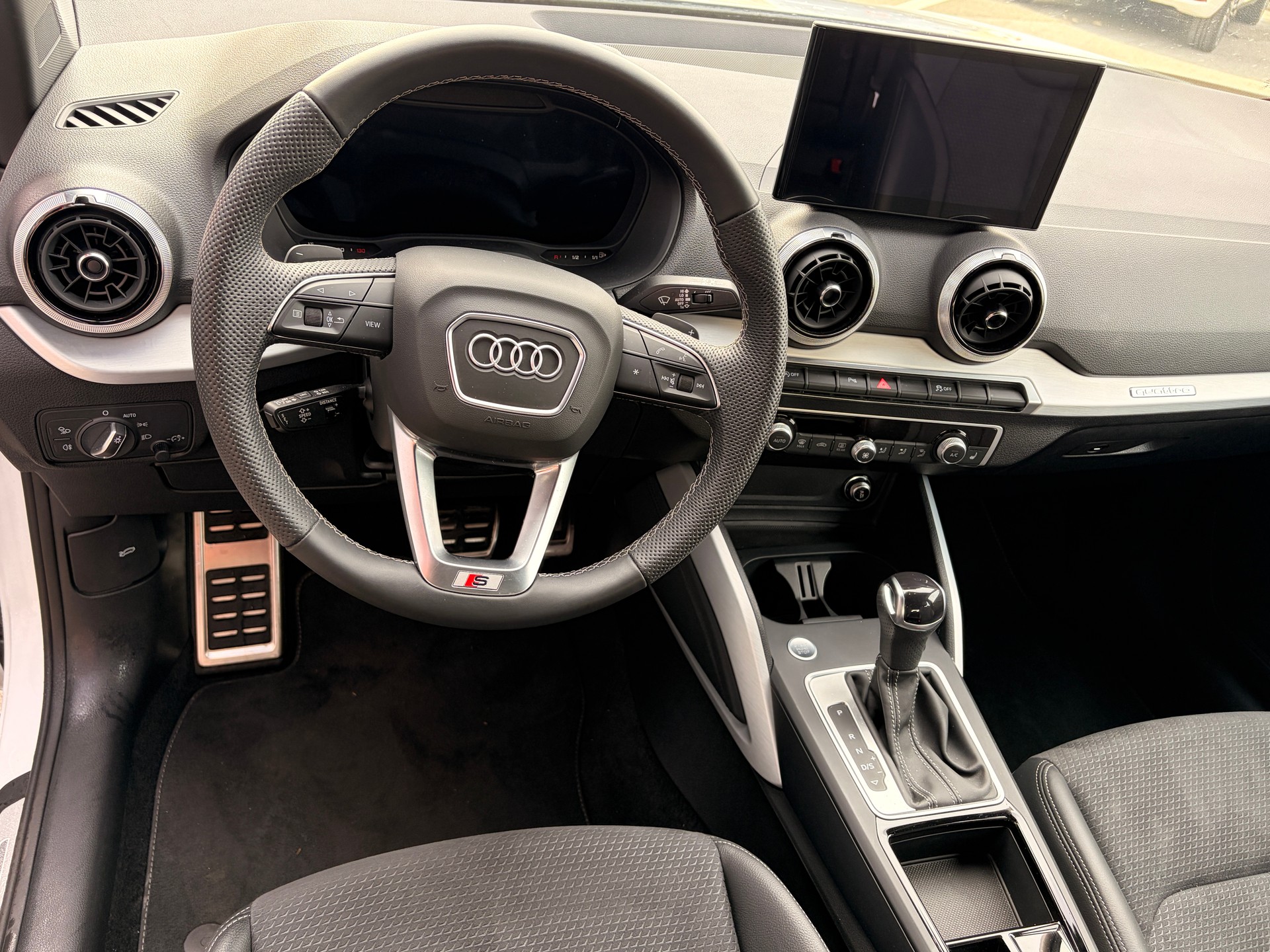 AUDI Q2 40 TFSI S line quattro S-tronic-image-7