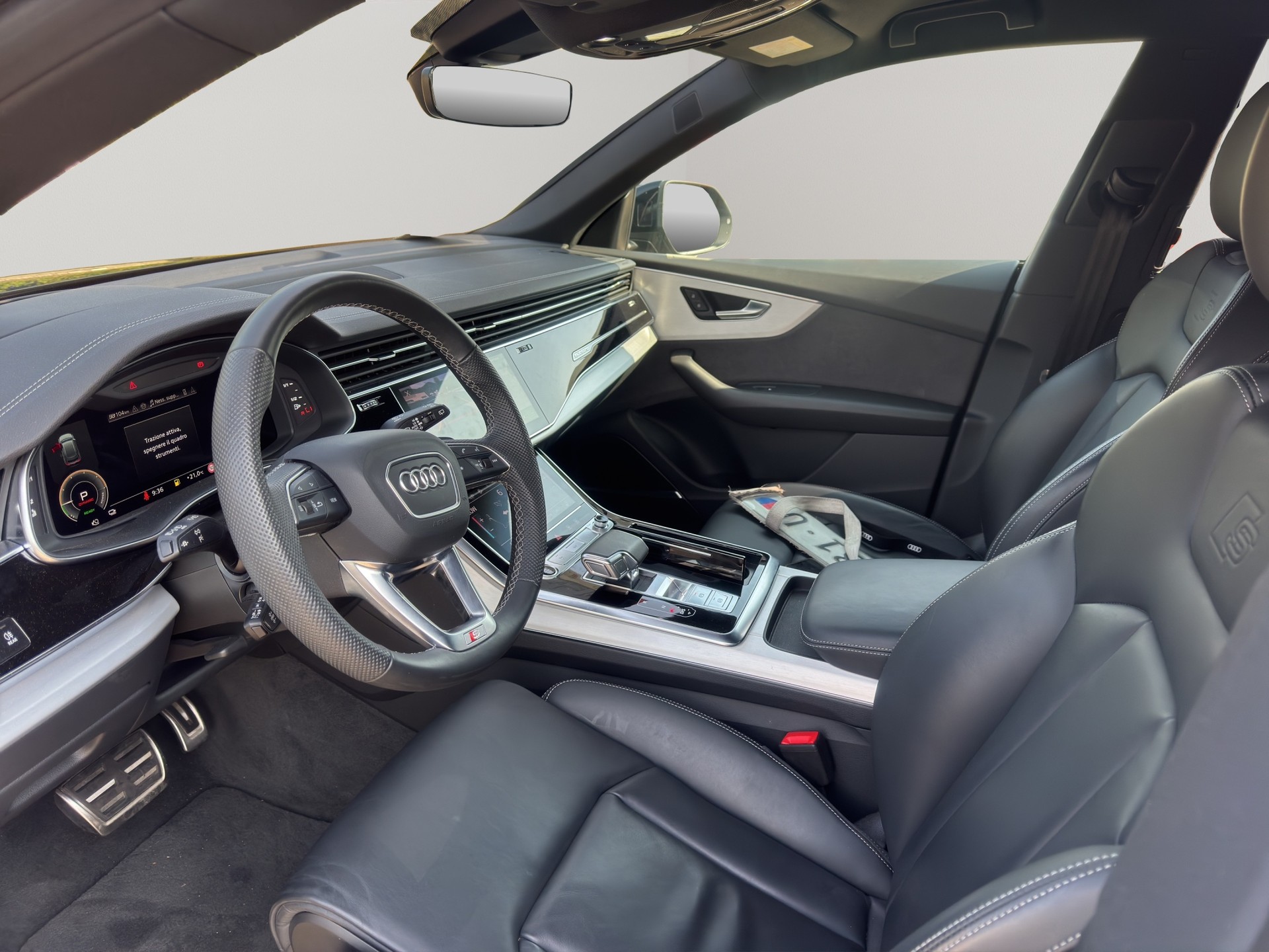 AUDI Q8 55 TFSI e quattro PHEV tiptronic-image-9