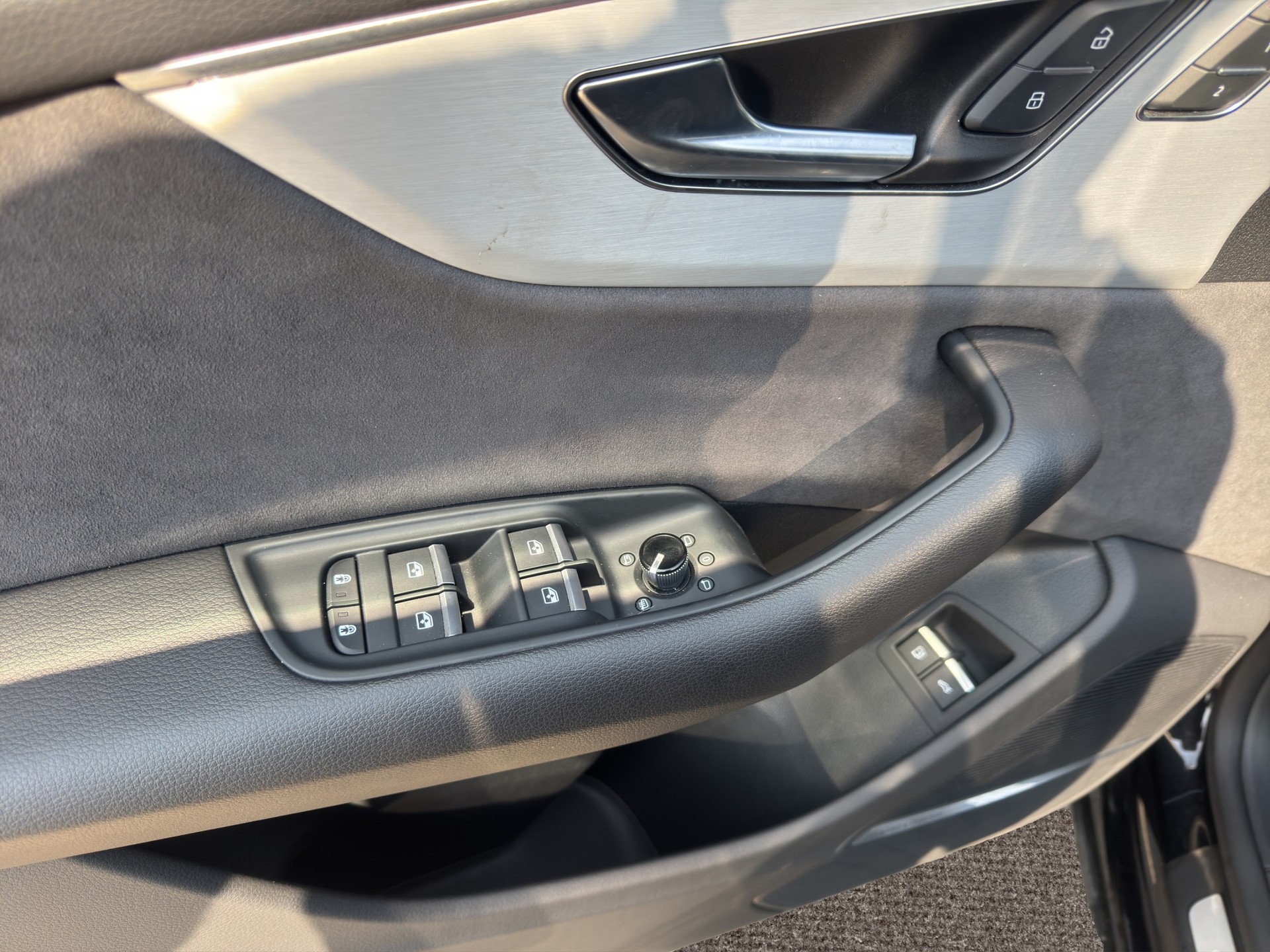 AUDI Q8 55 TFSI e quattro PHEV tiptronic-image-10