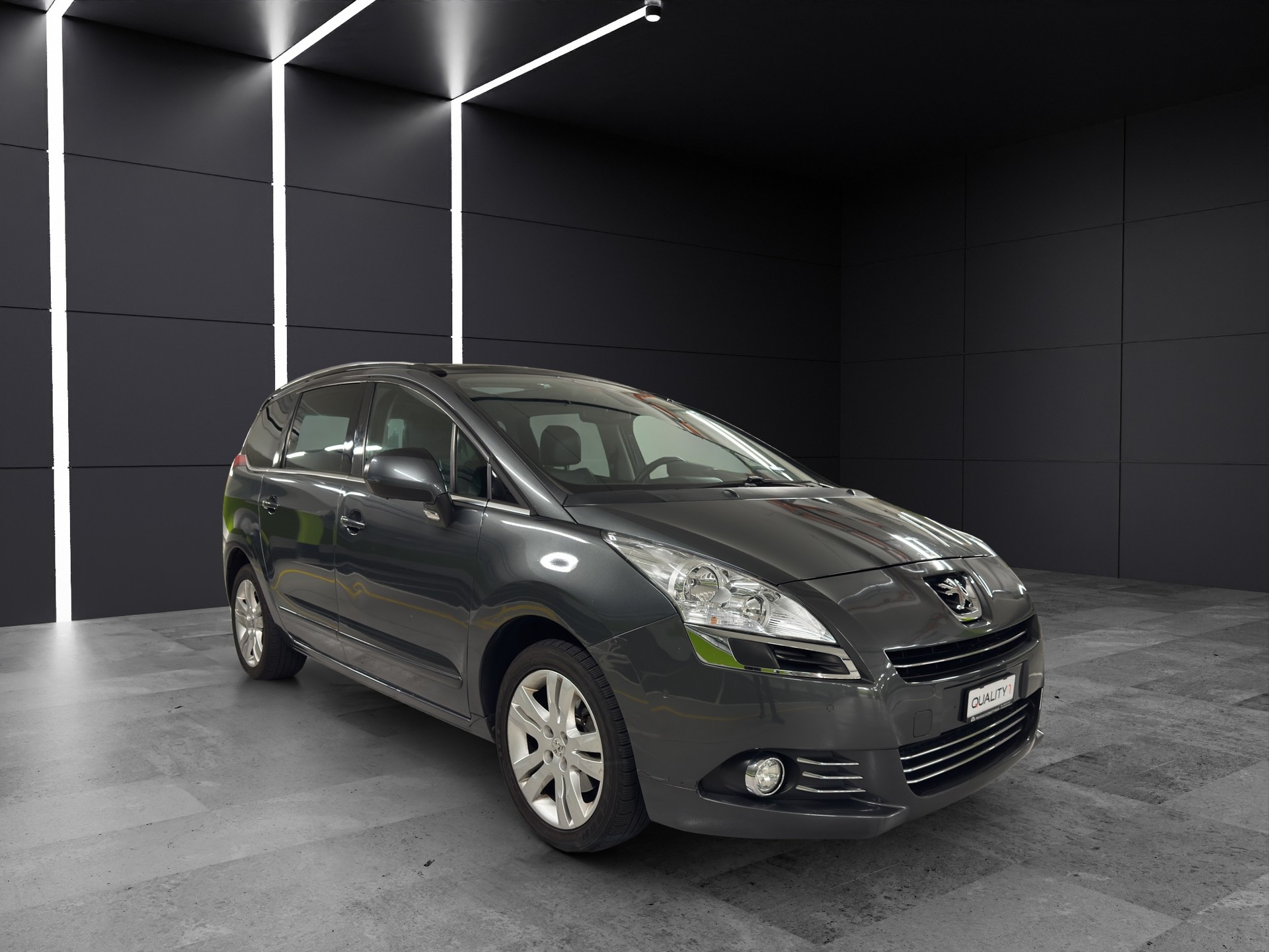 PEUGEOT 5008 1.6 16V T Sport Pack Automatic-image-2