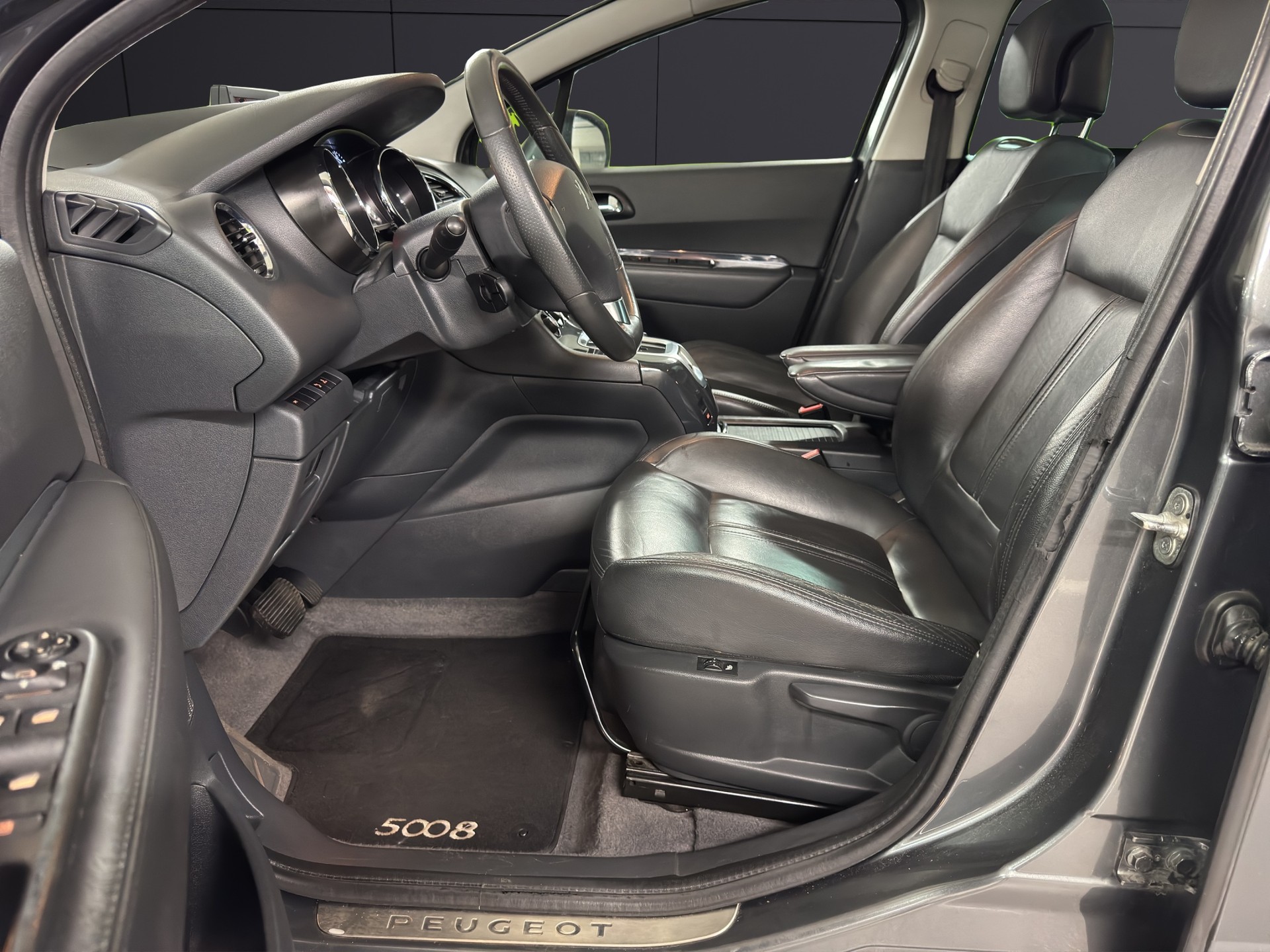 PEUGEOT 5008 1.6 16V T Sport Pack Automatic-image-11