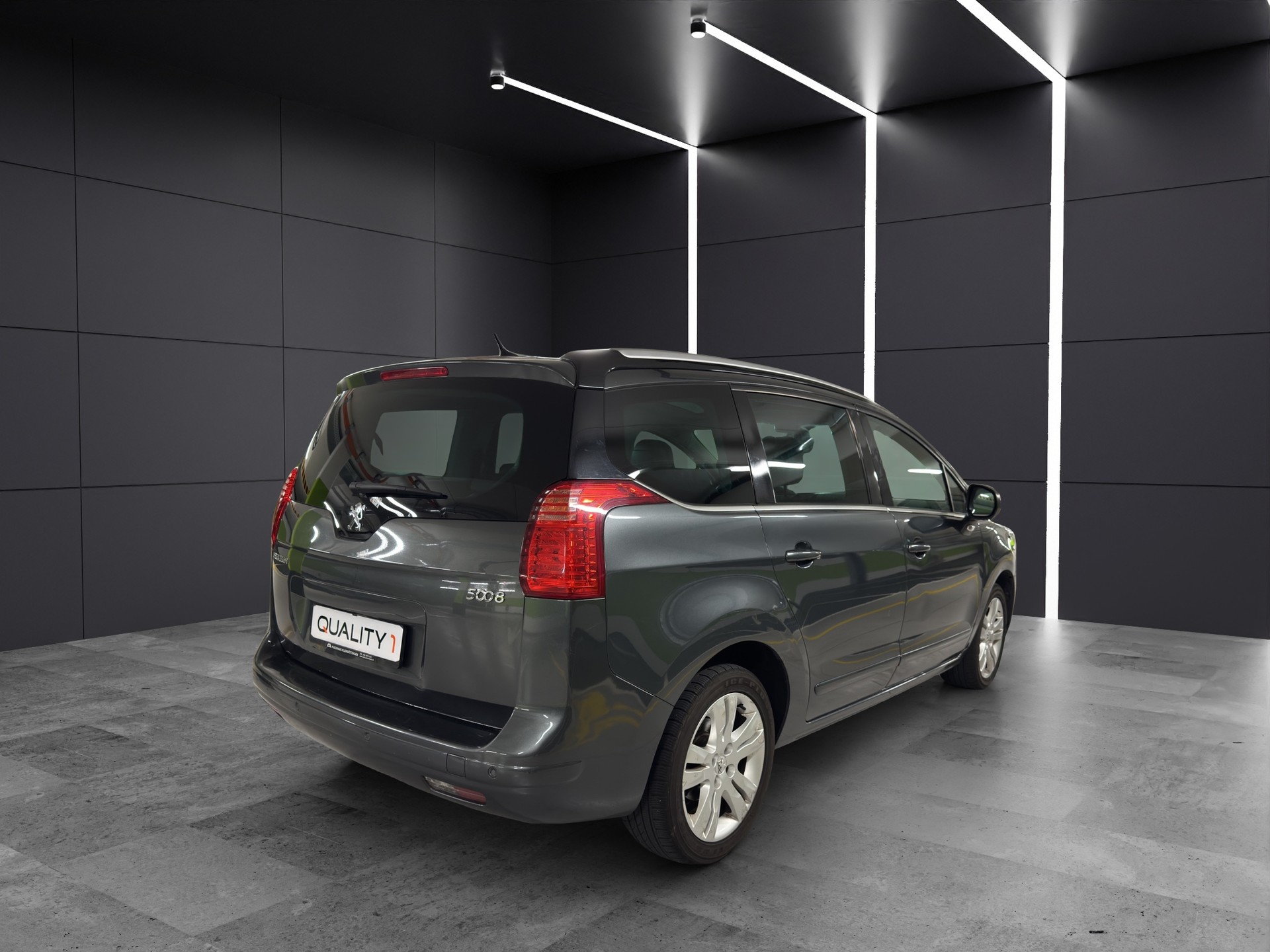 PEUGEOT 5008 1.6 16V T Sport Pack Automatic-image-4