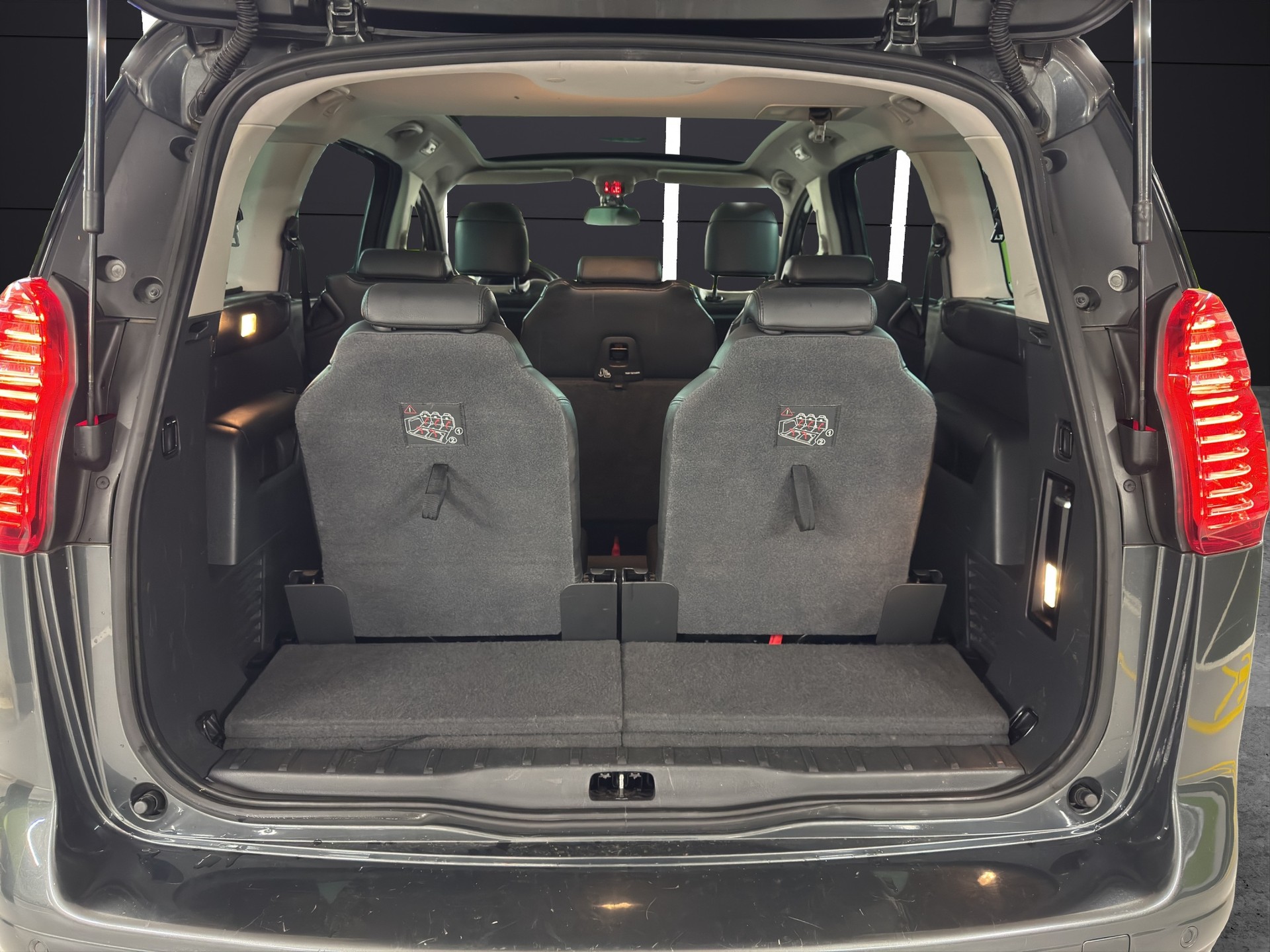 PEUGEOT 5008 1.6 16V T Sport Pack Automatic-image-8