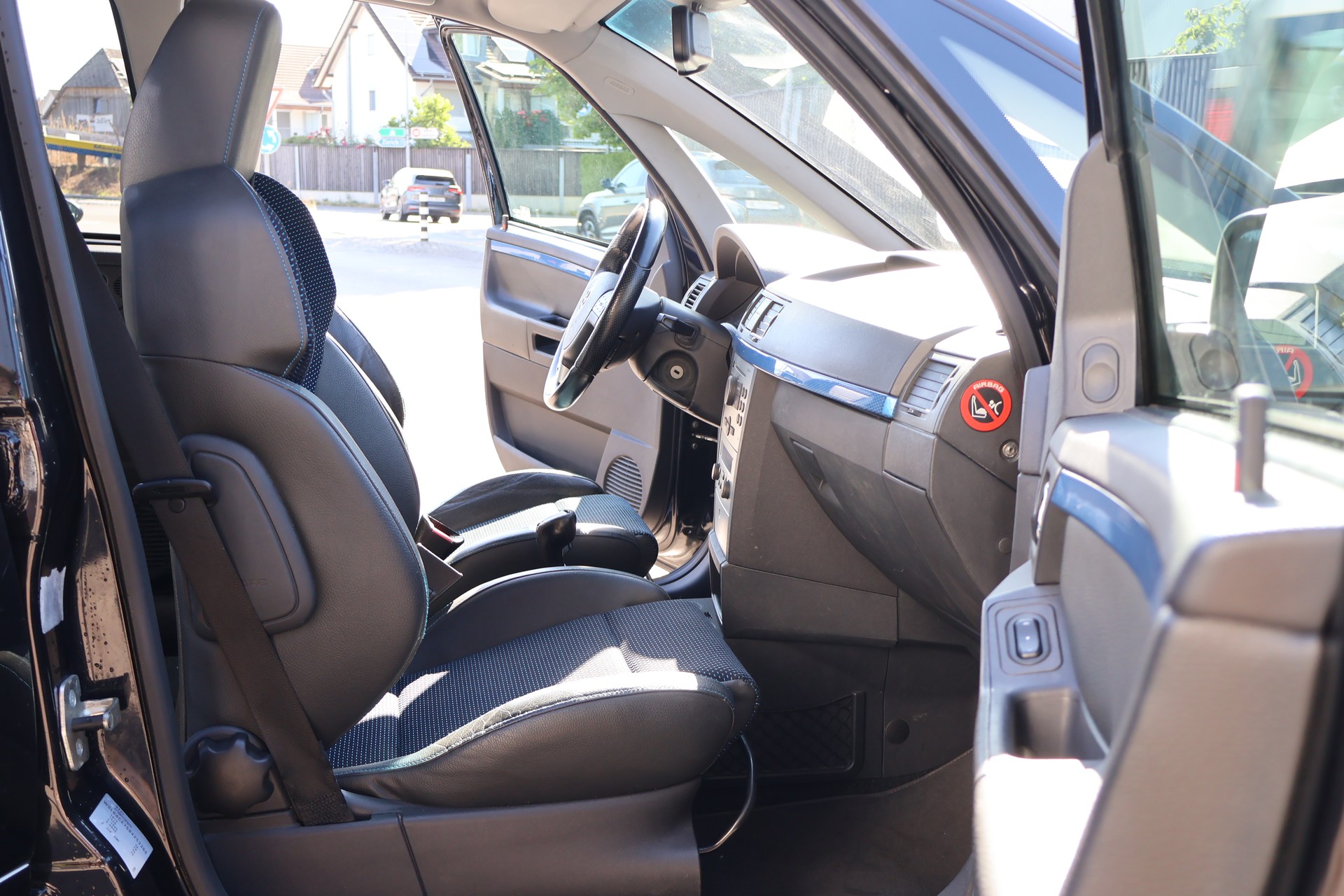 OPEL Meriva 1.6i 16V Turbo OPC-image-12