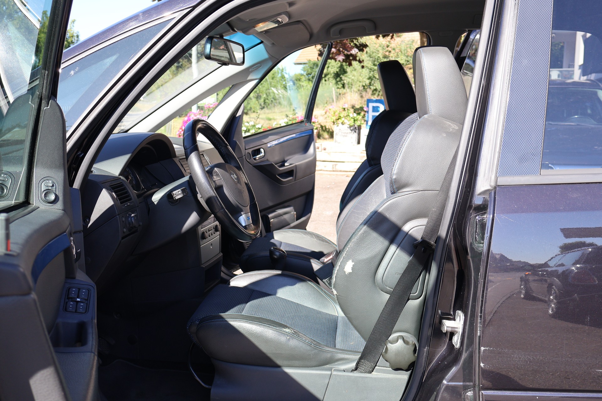 OPEL Meriva 1.6i 16V Turbo OPC-image-11