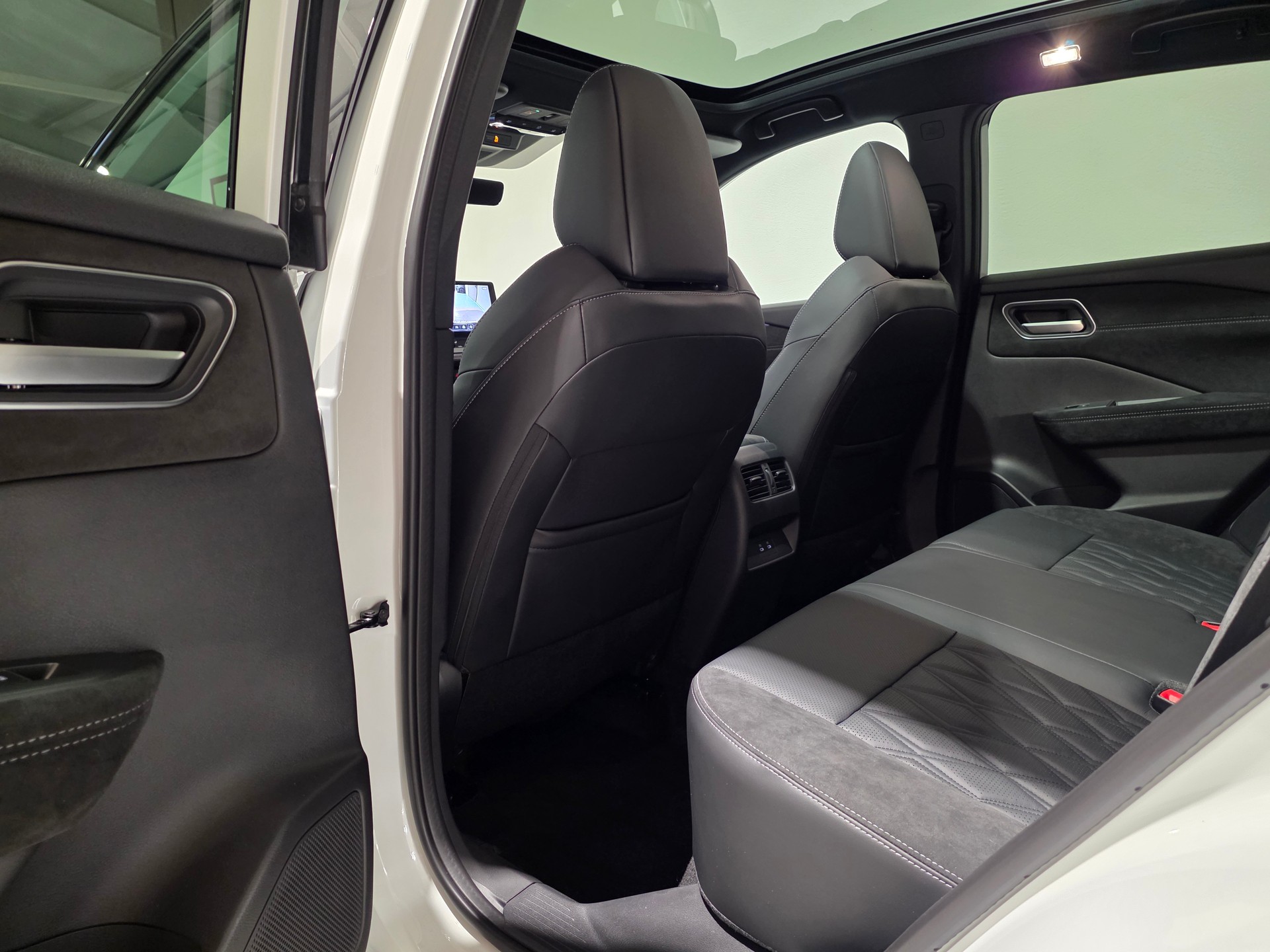NISSAN Qashqai 1.3 DIG-T MHEV Tekna+ Xtronic 4x4-image-16