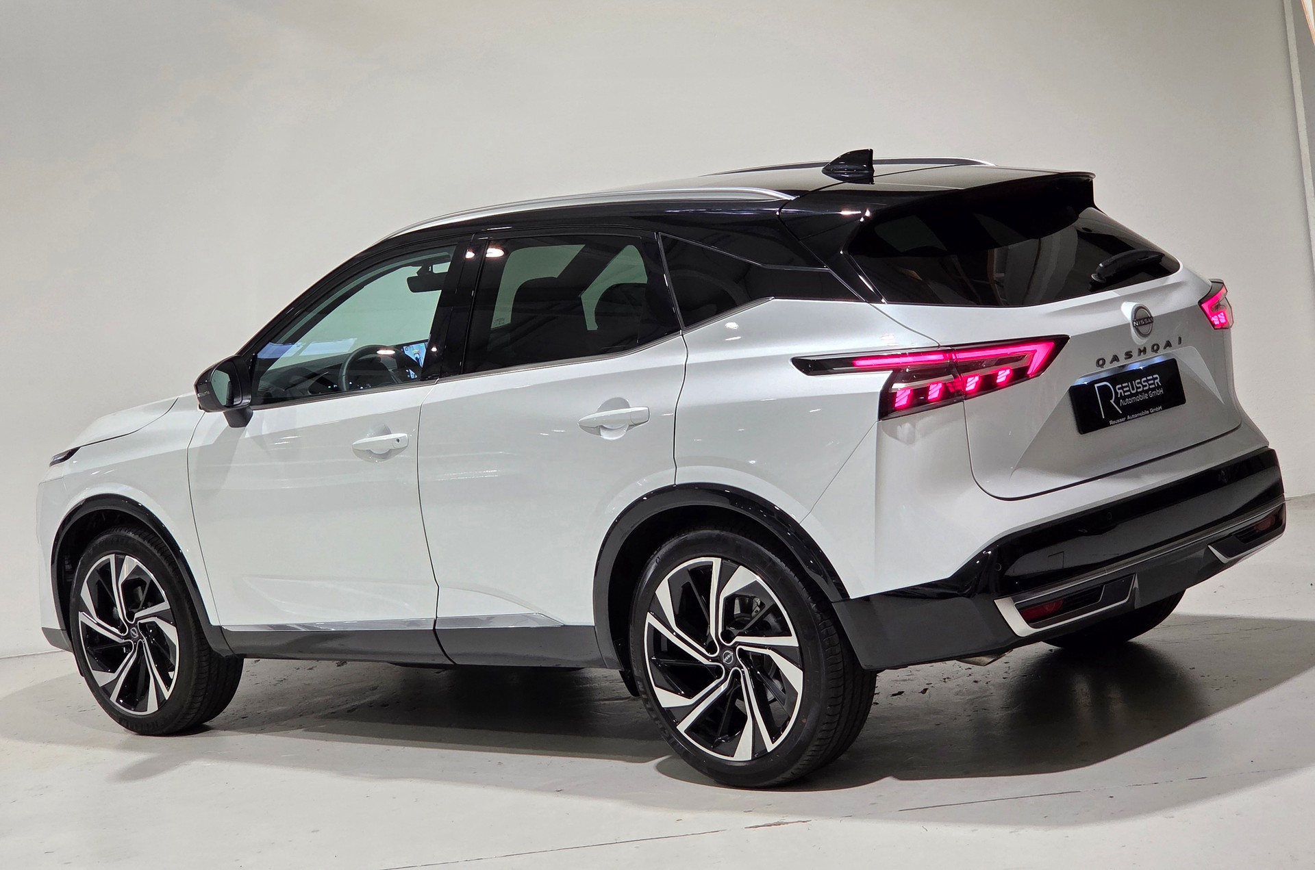NISSAN Qashqai 1.3 DIG-T MHEV Tekna+ Xtronic 4x4-image-2