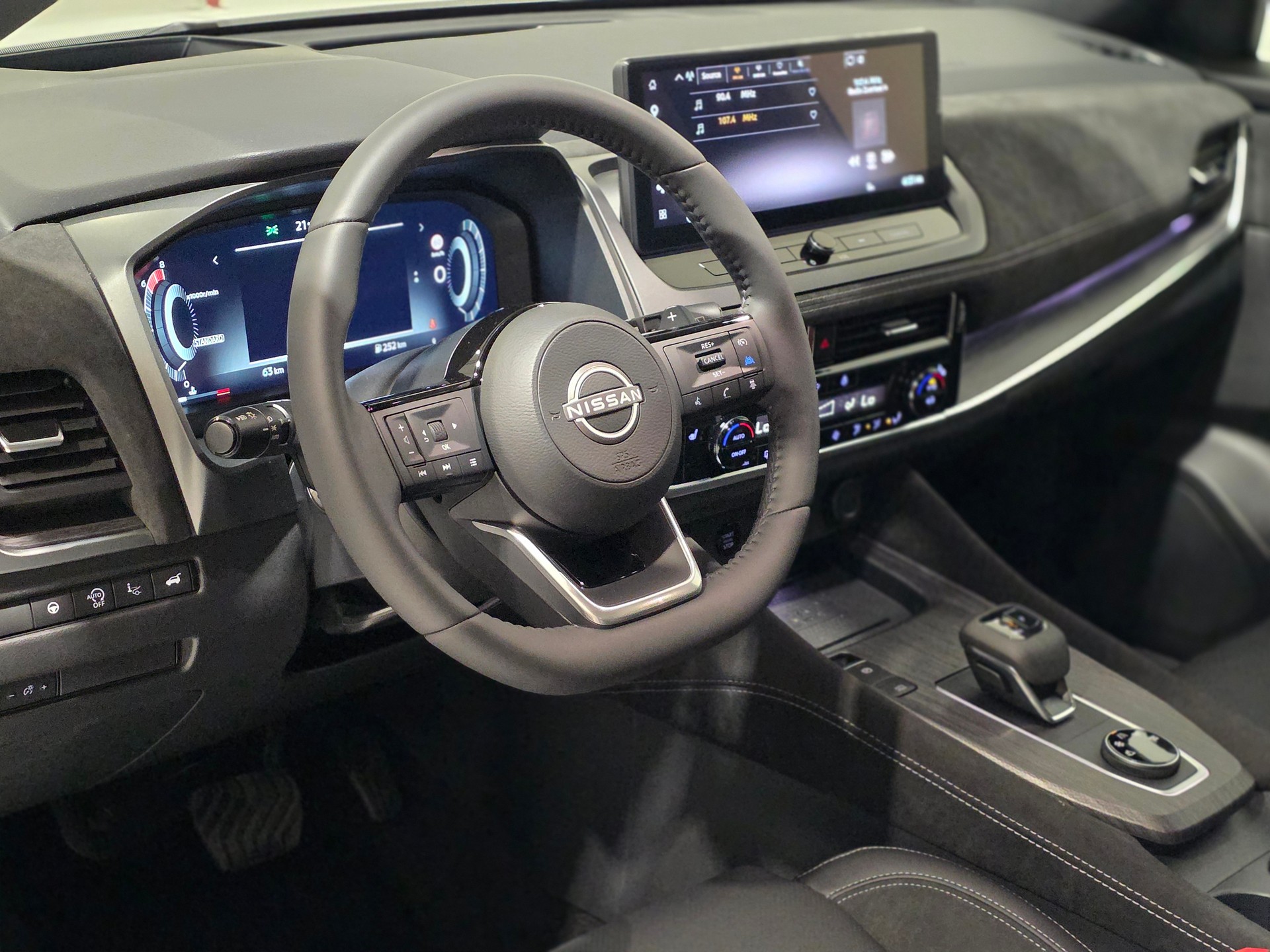 NISSAN Qashqai 1.3 DIG-T MHEV Tekna+ Xtronic 4x4-image-6