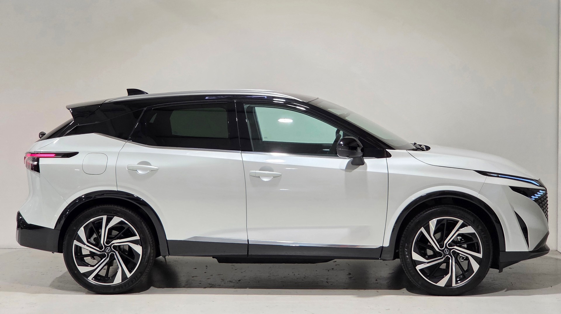 NISSAN Qashqai 1.3 DIG-T MHEV Tekna+ Xtronic 4x4-image-29