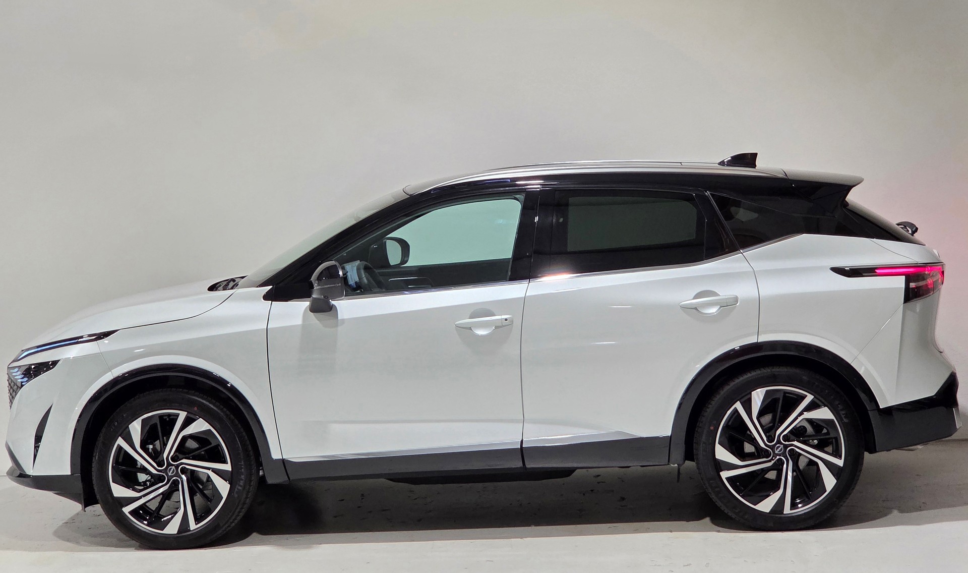 NISSAN Qashqai 1.3 DIG-T MHEV Tekna+ Xtronic 4x4-image-1