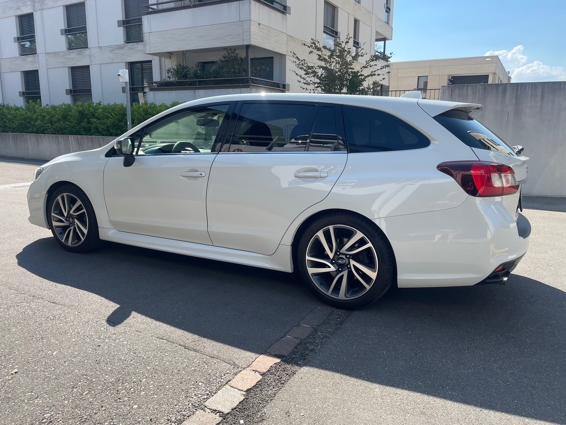 SUBARU Levorg 1.6 GT- S AWD Lineartronic, 170 PS, Automat, *Klima-Aut., Totwinkel, 18" Alu, Navigation, MFK Neu, Garantie 12 Monate-image-4