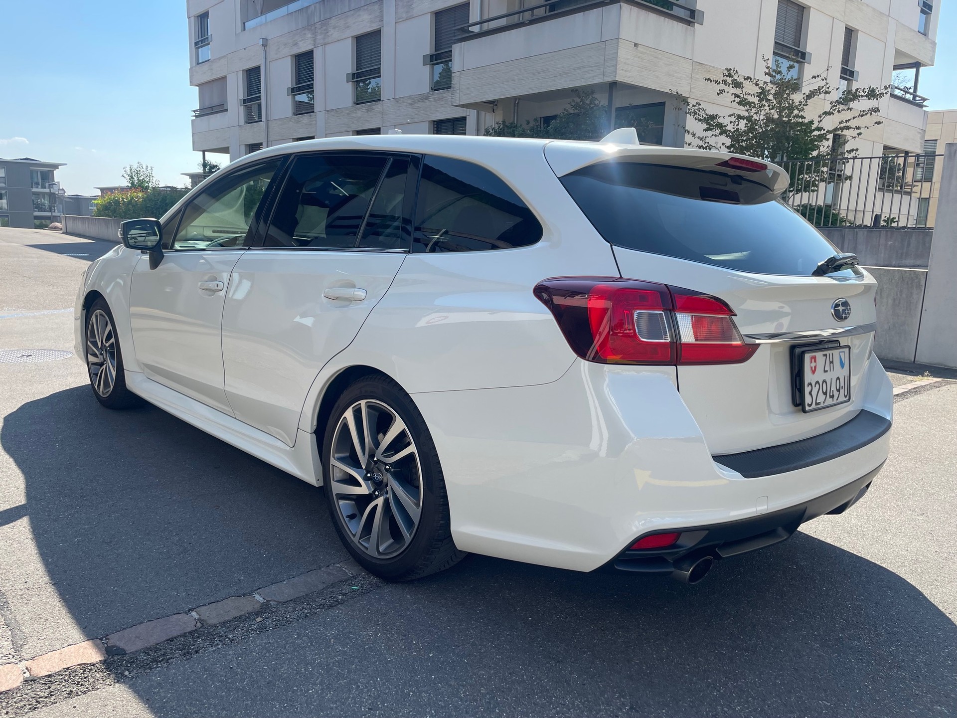 SUBARU Levorg 1.6 GT- S AWD Lineartronic, 170 PS, Automat, *Klima-Aut., Totwinkel, 18" Alu, Navigation, MFK Neu, Garantie 12 Monate-image-3