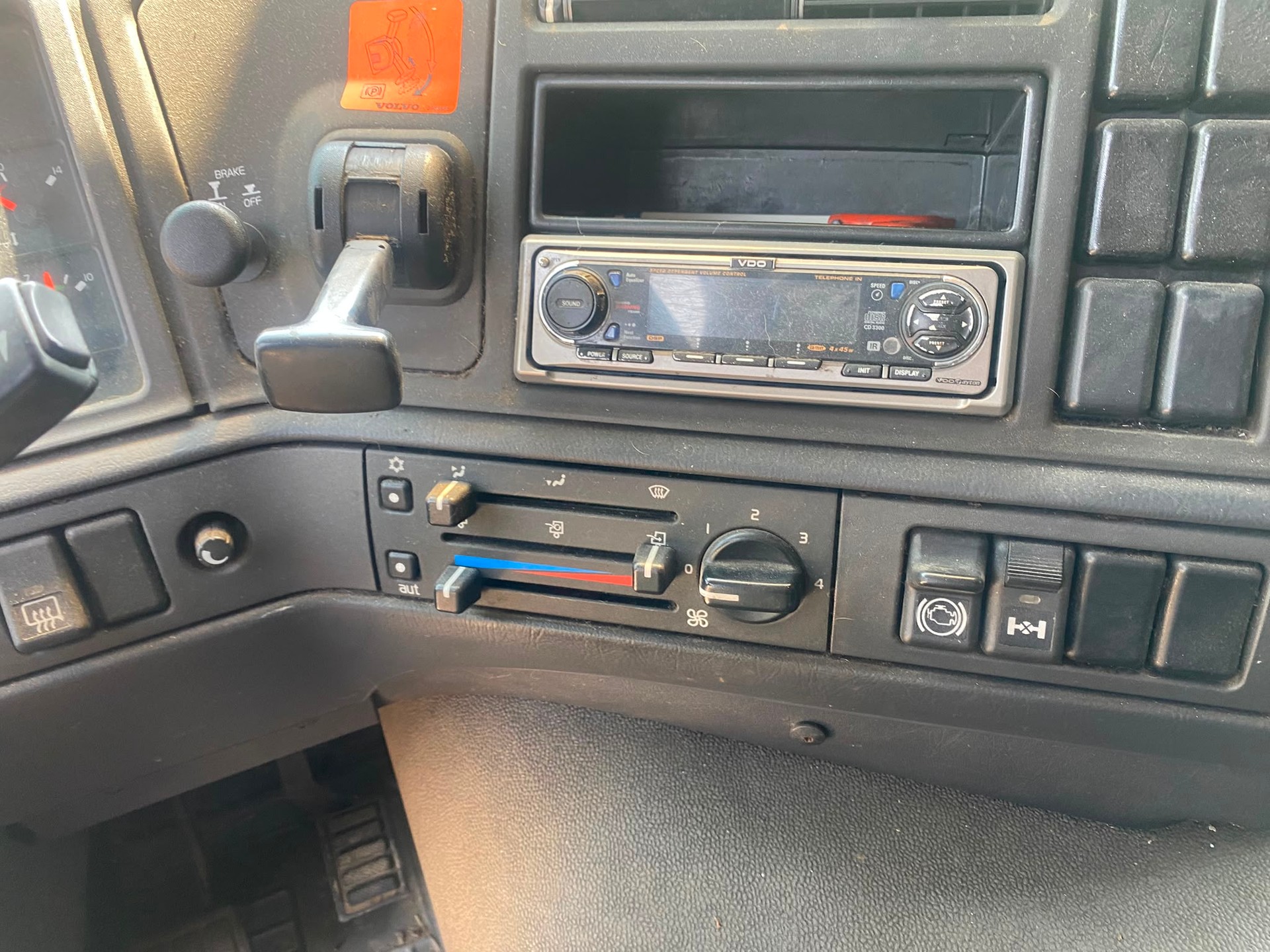 VOLVO FM12-420 4x2-image-4