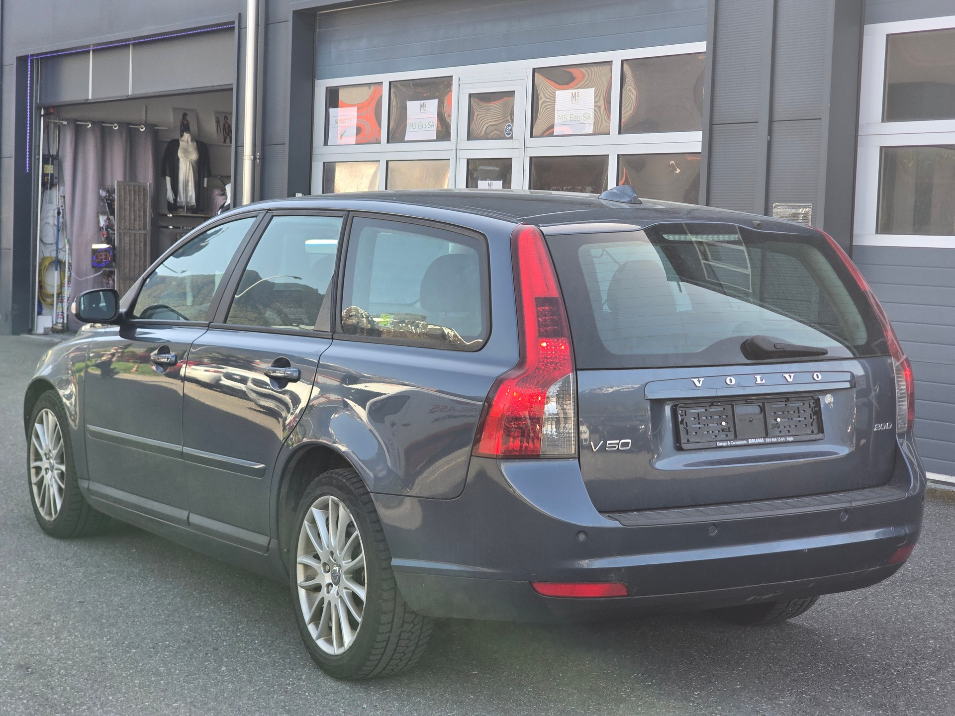 VOLVO V50 2.0D Summum Powershift-image-4