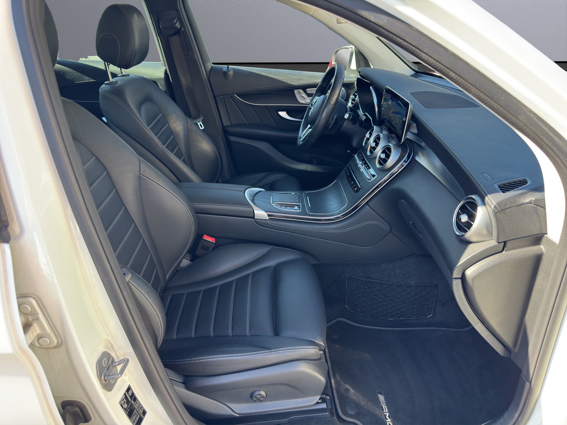 MERCEDES-BENZ GLC 300 d AMG Line 4Matic 9G-Tronic-grid-image-thumbnail-14