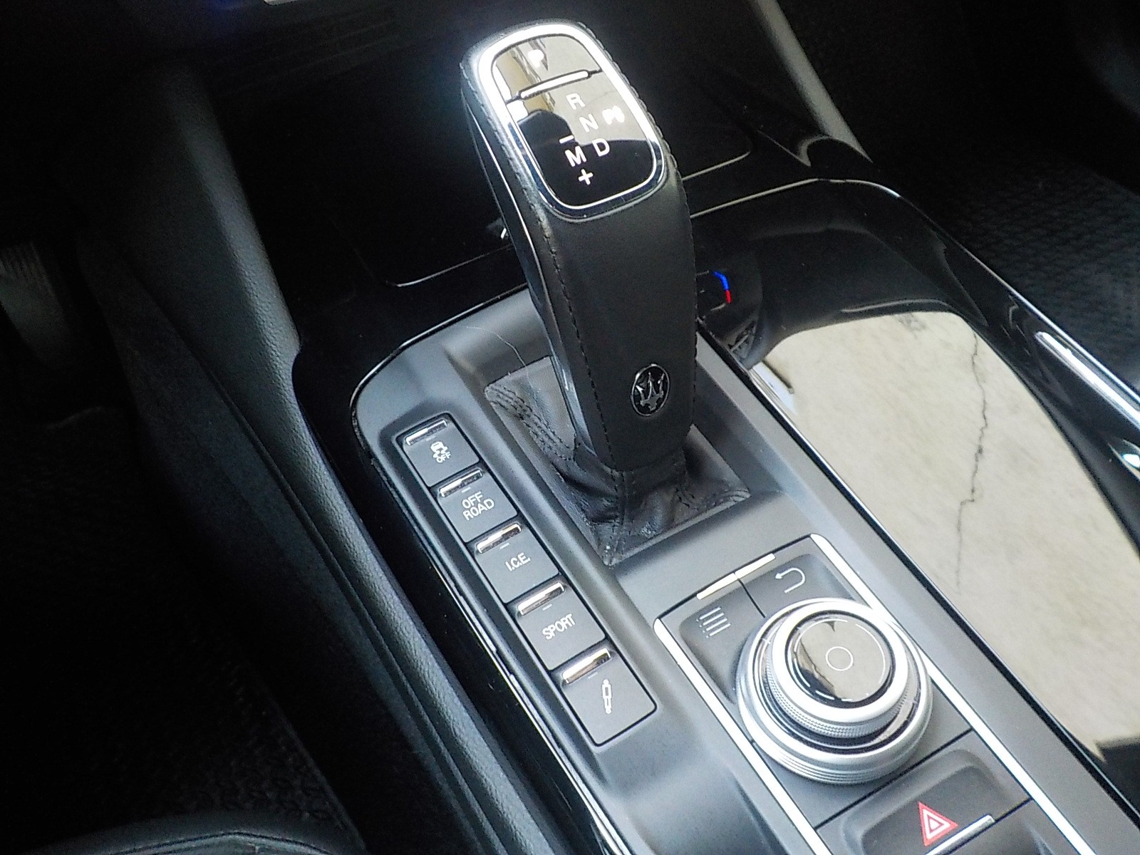 MASERATI Levante D 3.0 V6 GranSport-image-9