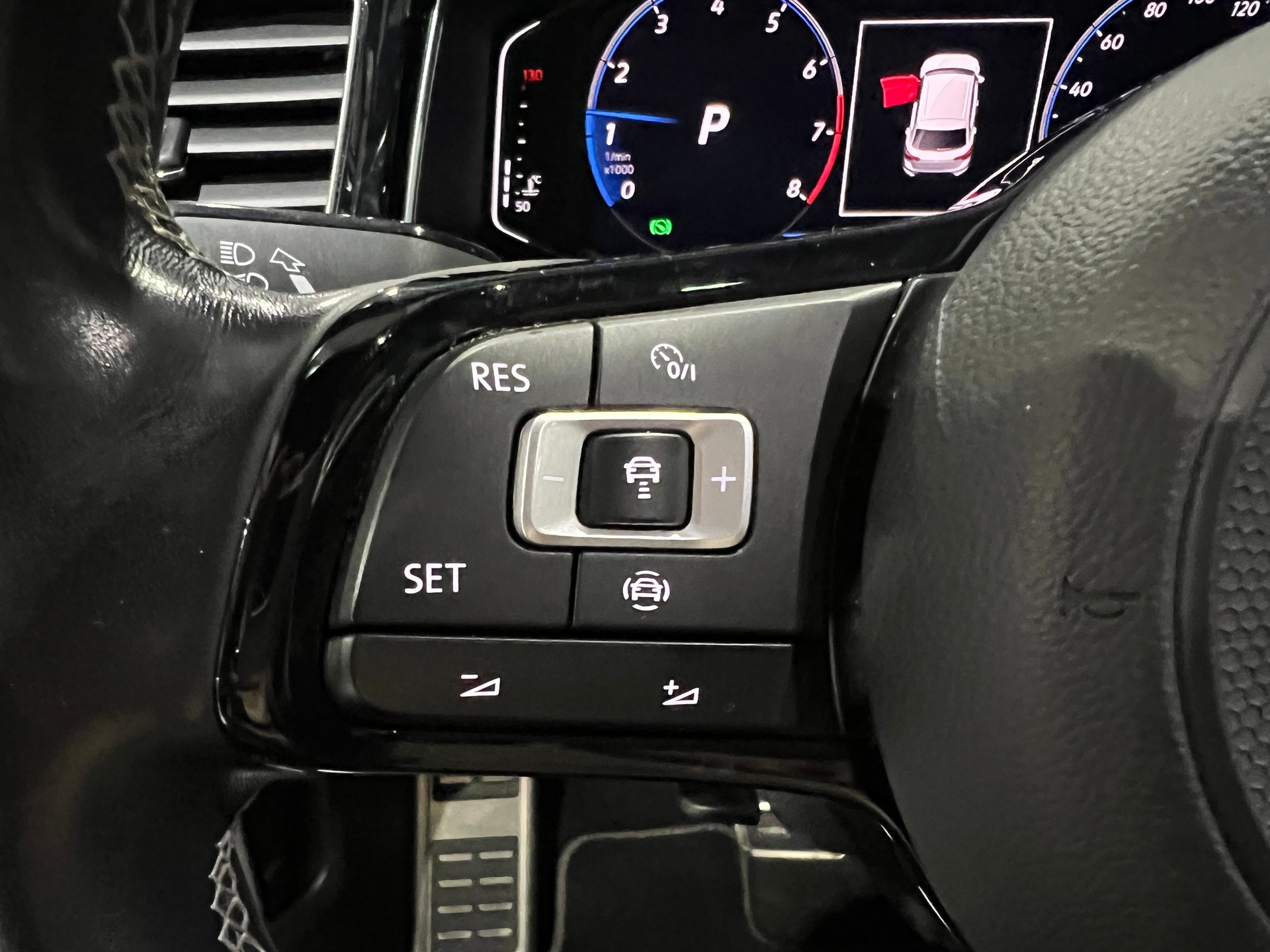 VW T-Roc 2.0 TSI R DSG 4Motion**Panodach,Tempomat ACC,Rückfahrtkam,Frisch ab MFK**-image-15