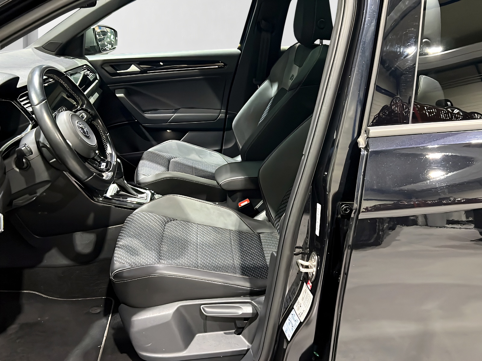 VW T-Roc 2.0 TSI R DSG 4Motion**Panodach,Tempomat ACC,Rückfahrtkam,Frisch ab MFK**-image-7