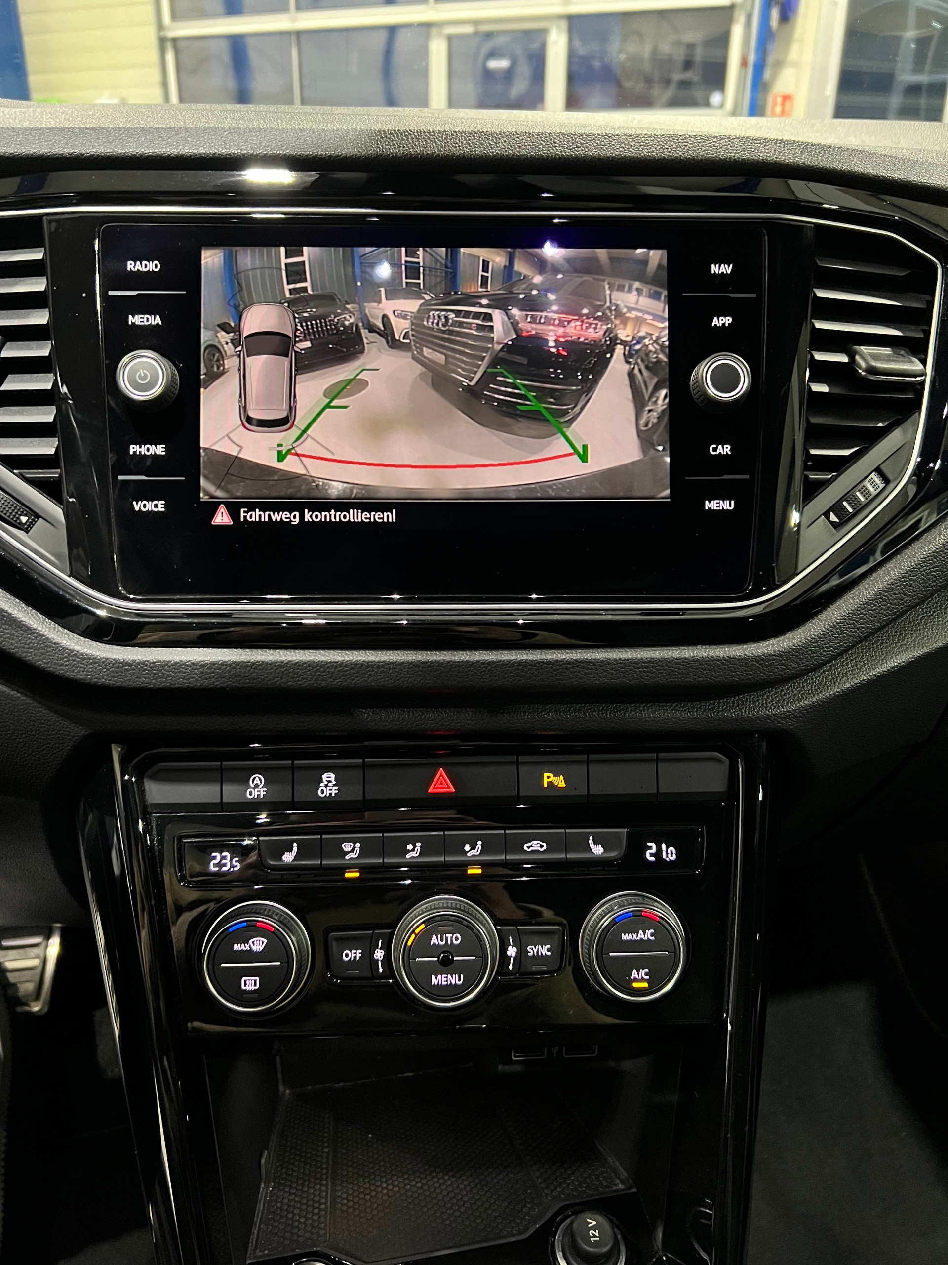 VW T-Roc 2.0 TSI R DSG 4Motion**Panodach,Tempomat ACC,Rückfahrtkam,Frisch ab MFK**-image-13