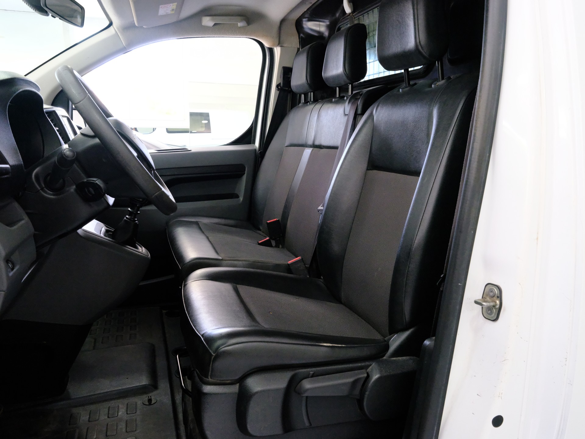 OPEL Vivaro Combi 1.5 CDTI Essentia s/s M-image-10