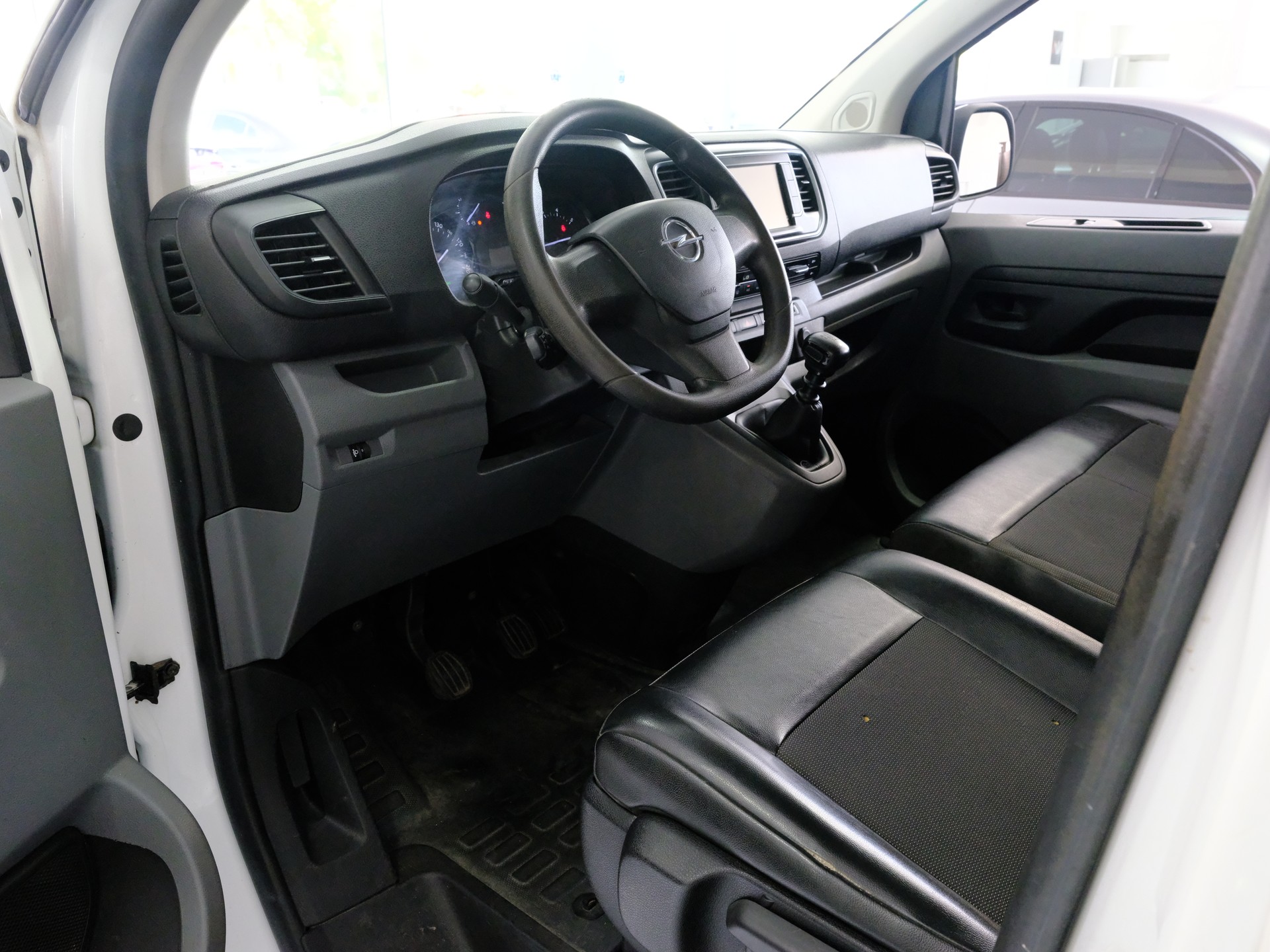 OPEL Vivaro Combi 1.5 CDTI Essentia s/s M-image-8