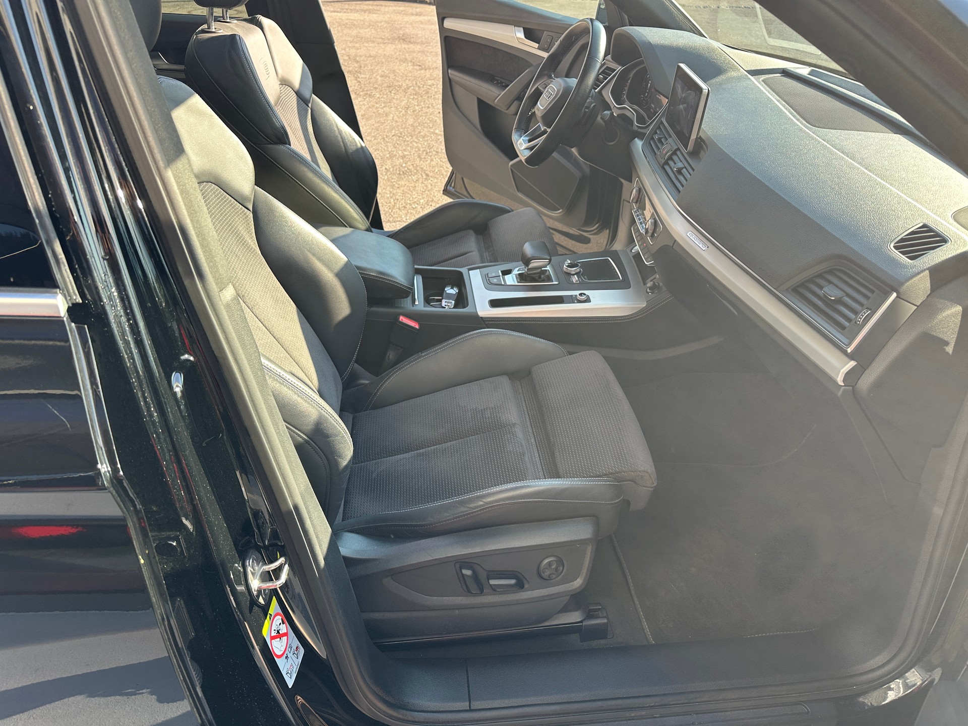 AUDI Q5 40 TDI S Line quattro S-tronic-image-16