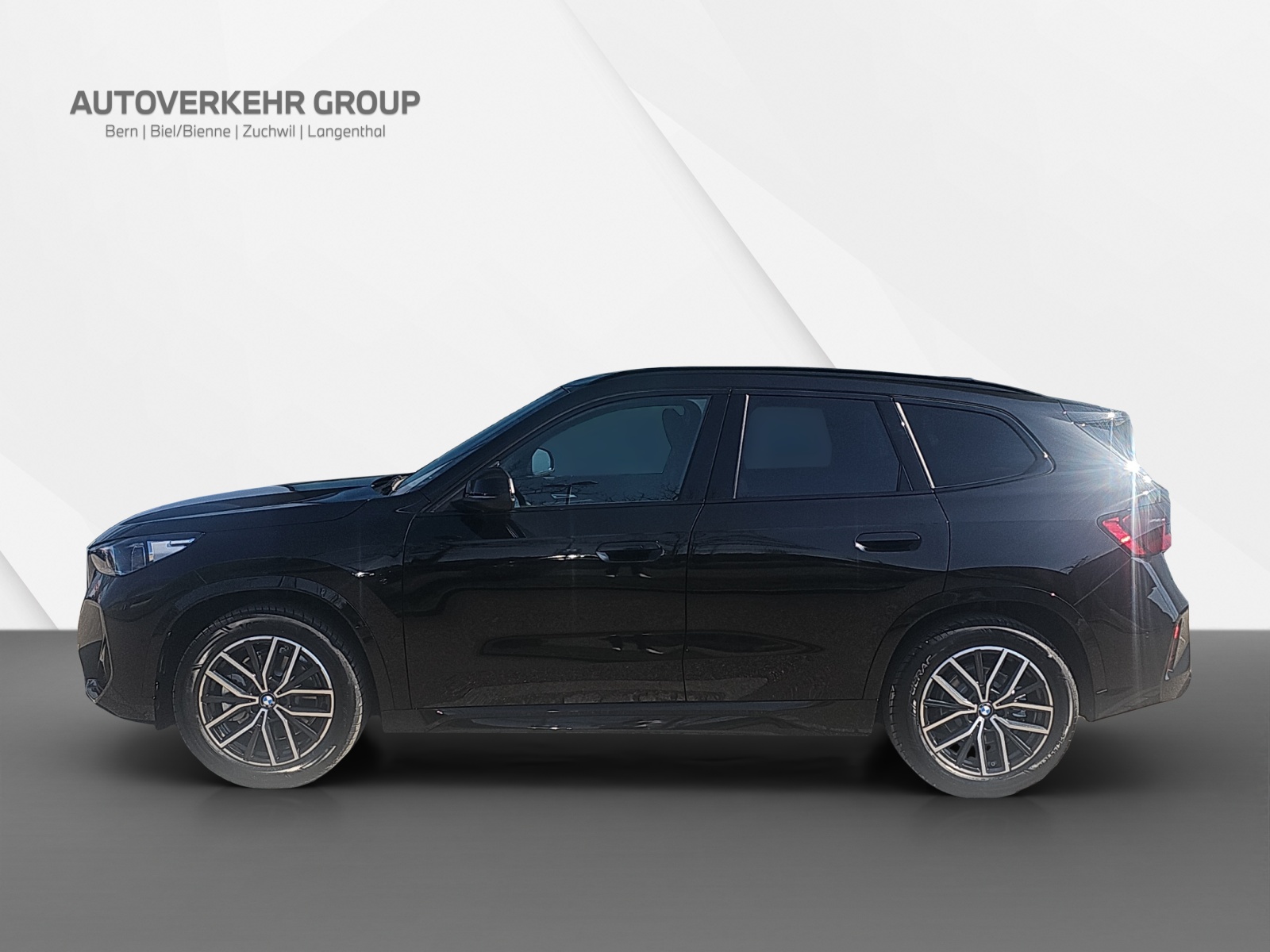 BMW iX1 xDrive 30 M Sport-showroom-element-2