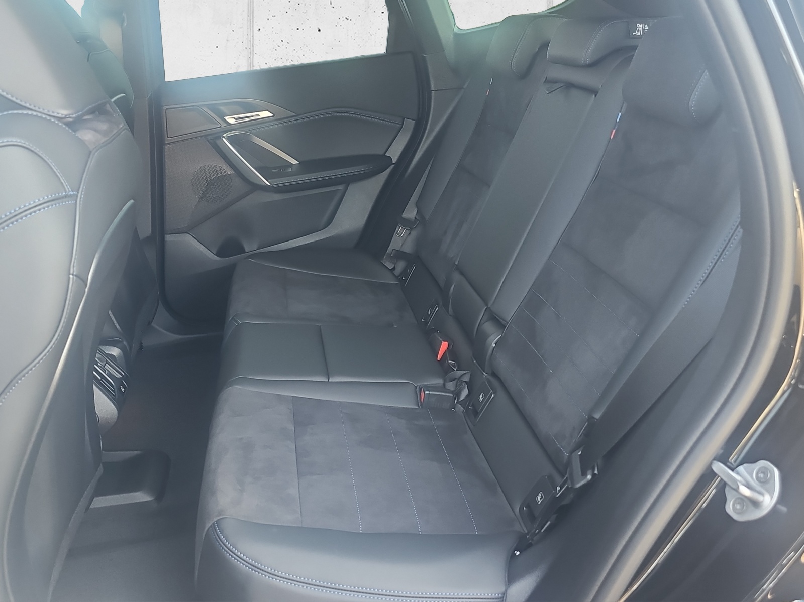BMW iX1 xDrive 30 M Sport-image-13
