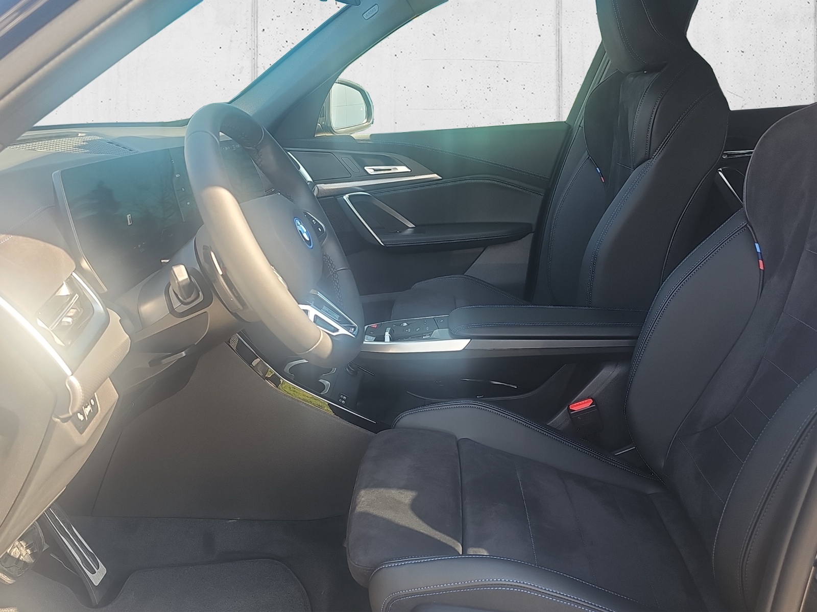 BMW iX1 xDrive 30 M Sport-image-9