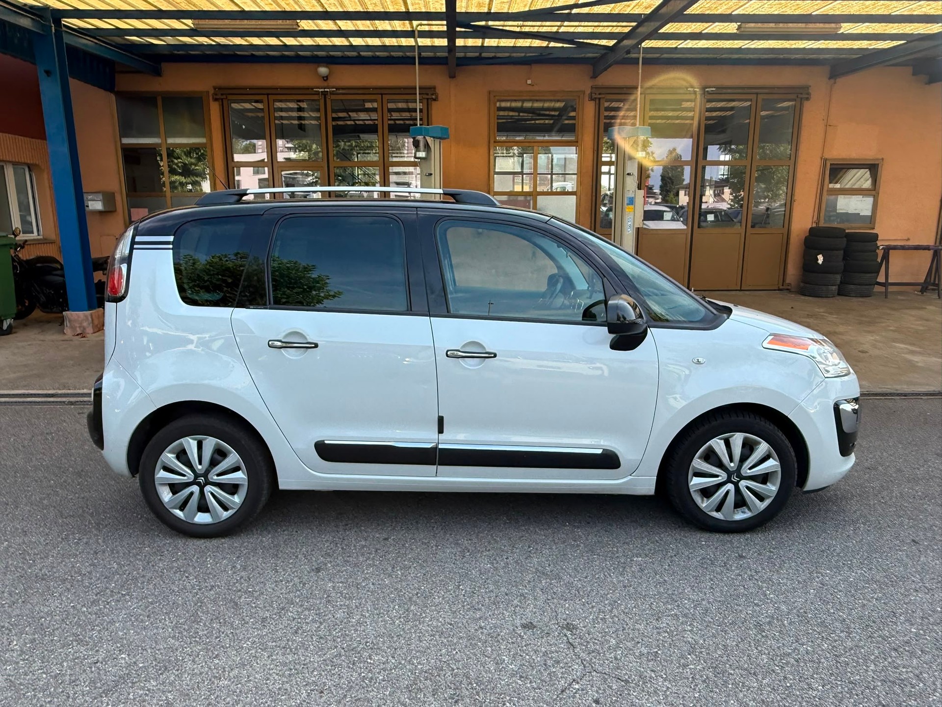 CITROEN C3 Picasso 1.2 Pure Tech Attraction-image-2