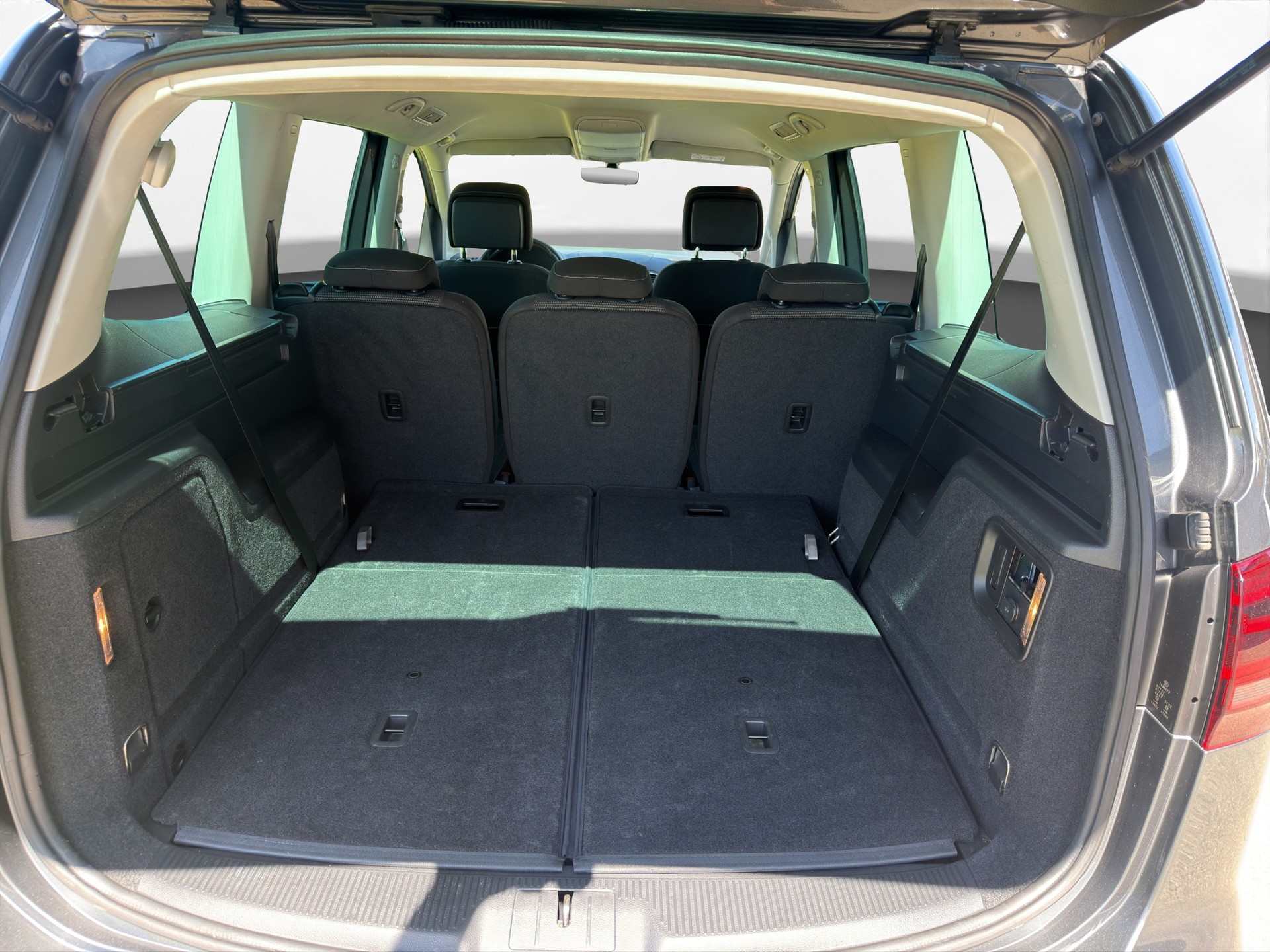 VW Sharan 2.0 TDI BMT Family 4Motion-image-12