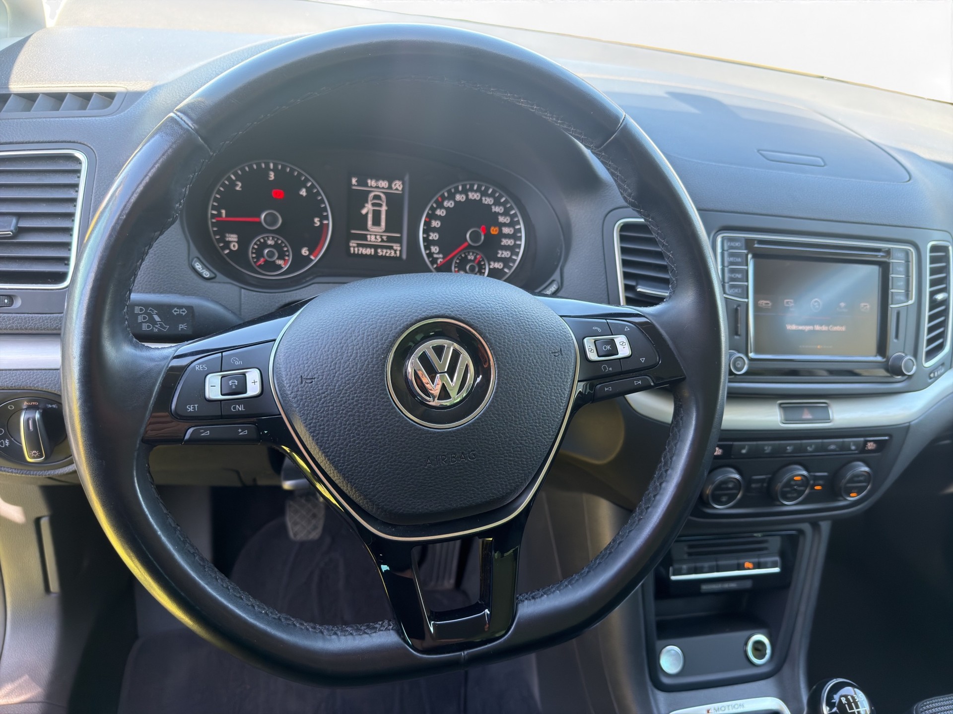 VW Sharan 2.0 TDI BMT Family 4Motion-image-9