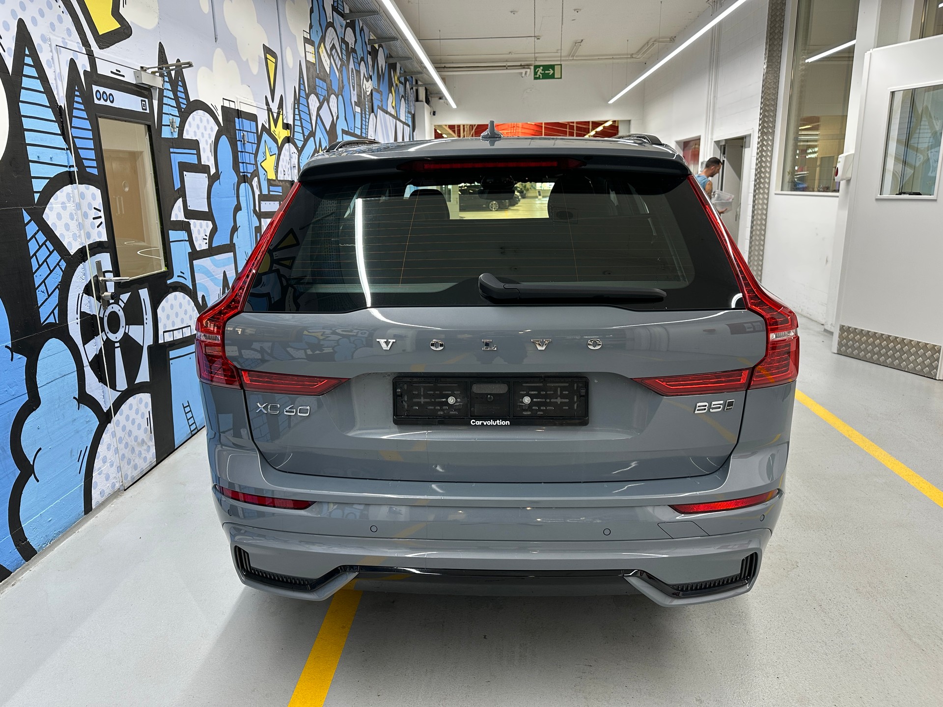 VOLVO XC60 B5 Diesel Mild Hybrid AWD R-Design Geartronic-image-4