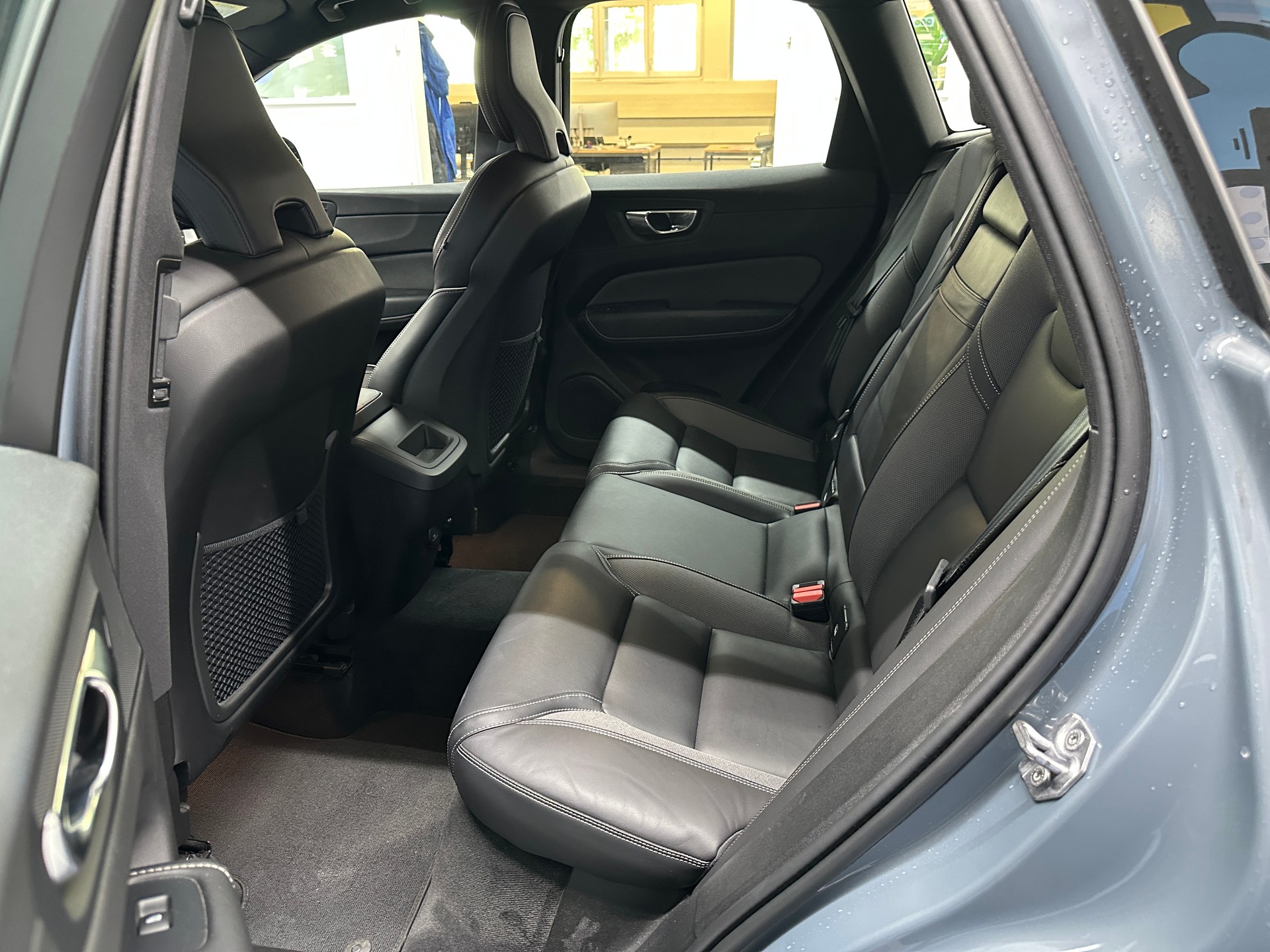VOLVO XC60 B5 Diesel Mild Hybrid AWD R-Design Geartronic-image-8
