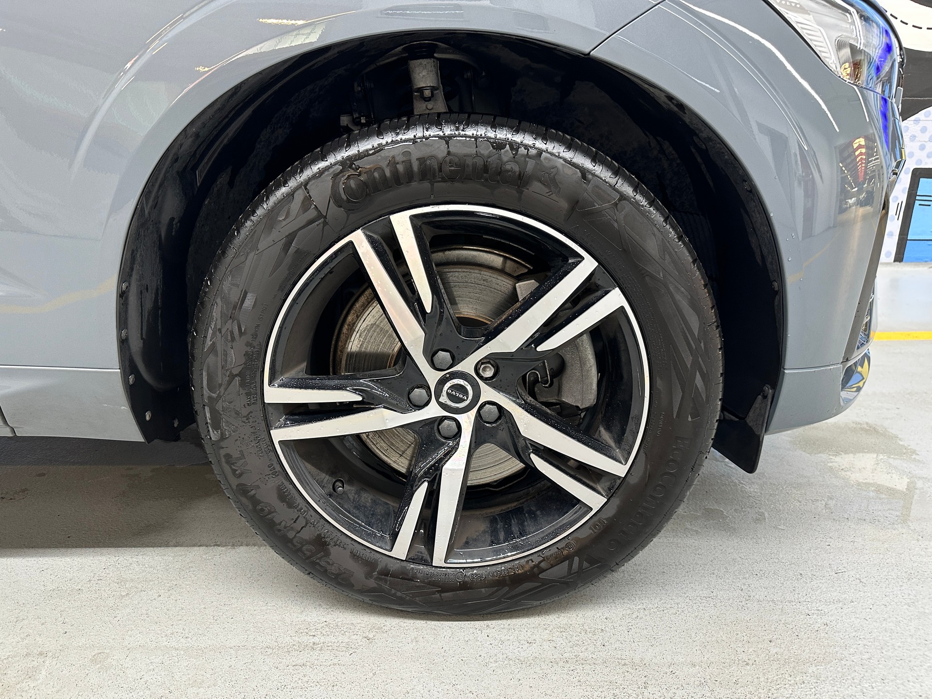 VOLVO XC60 B5 Diesel Mild Hybrid AWD R-Design Geartronic-image-6