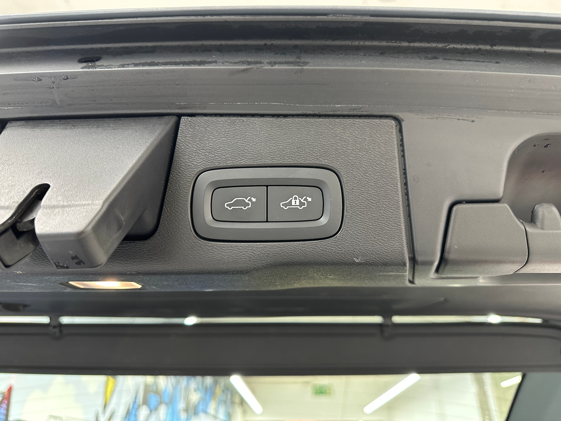 VOLVO XC60 B5 Diesel Mild Hybrid AWD R-Design Geartronic-image-12