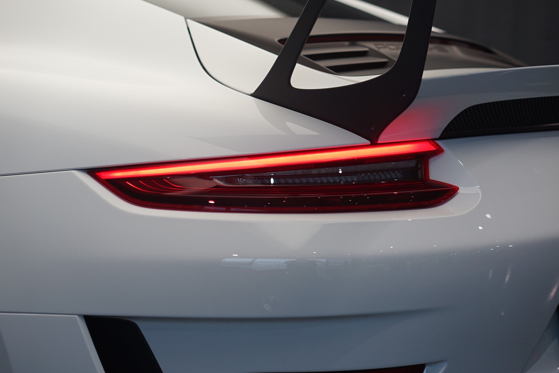 PORSCHE 911 GT3 RS PDK *Weissach*-image-39