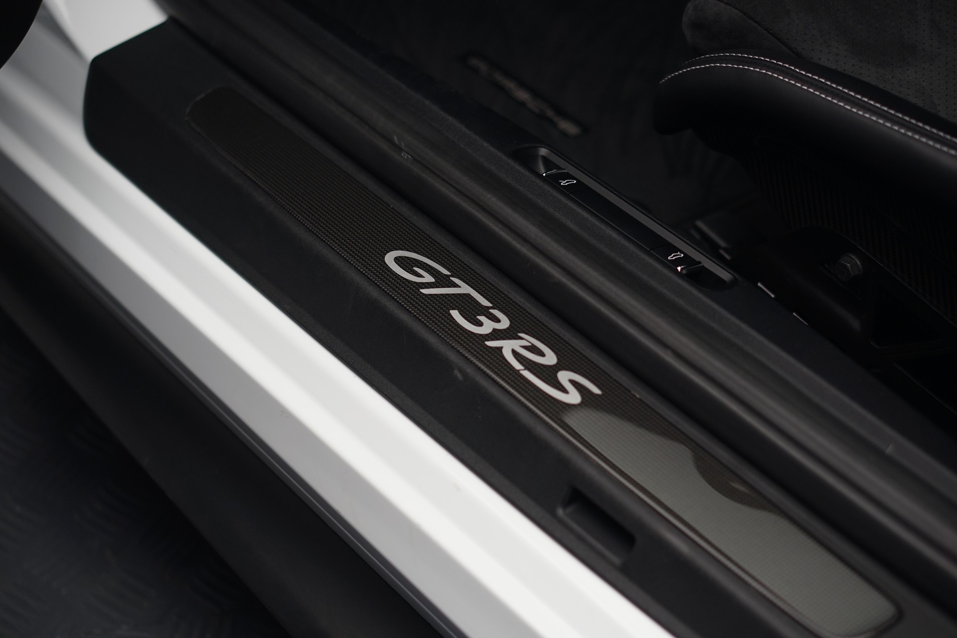 PORSCHE 911 GT3 RS PDK *Weissach*-image-16