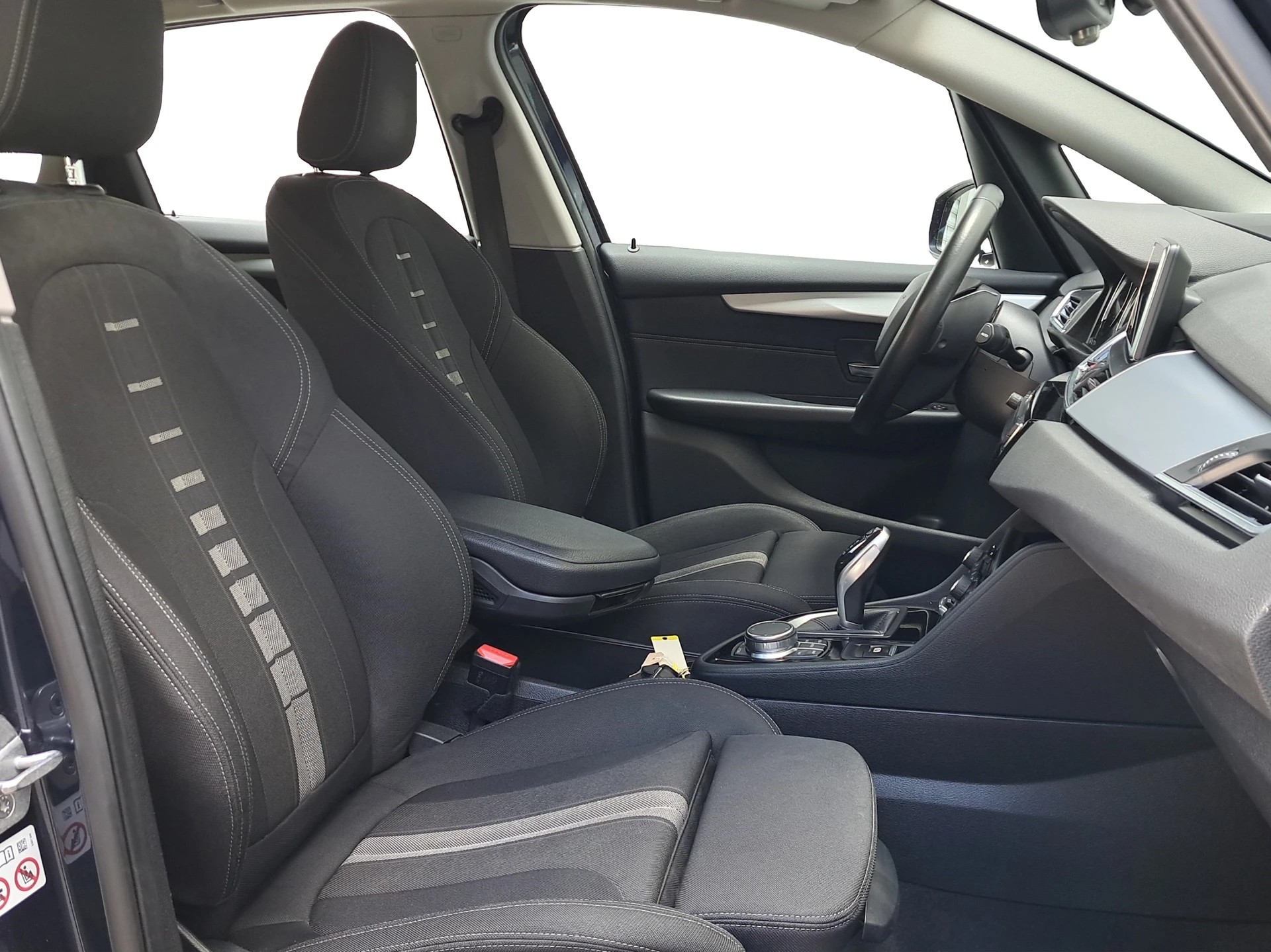 BMW 220i Active Tourer DKG *Anhängerkupplung*-image-11