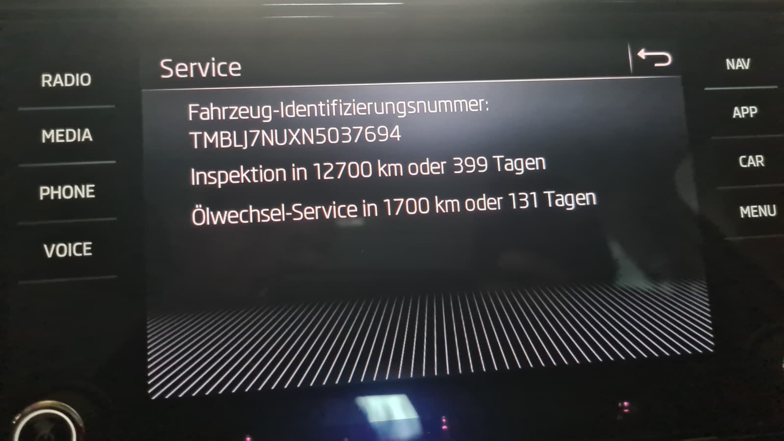 SKODA Karoq 2.0 TDI CR Ambition 4x4 DSG ** Gr-Navi ** RF-Kamera ** Anh-Kupplung ** Totwinkel-Assist ** Frisch Ab MFK & Service **-image-14