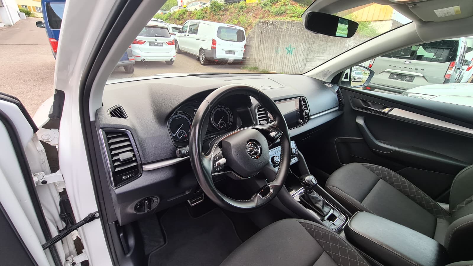 SKODA Karoq 2.0 TDI CR Ambition 4x4 DSG ** Gr-Navi ** RF-Kamera ** Anh-Kupplung ** Totwinkel-Assist ** Frisch Ab MFK & Service **-image-17