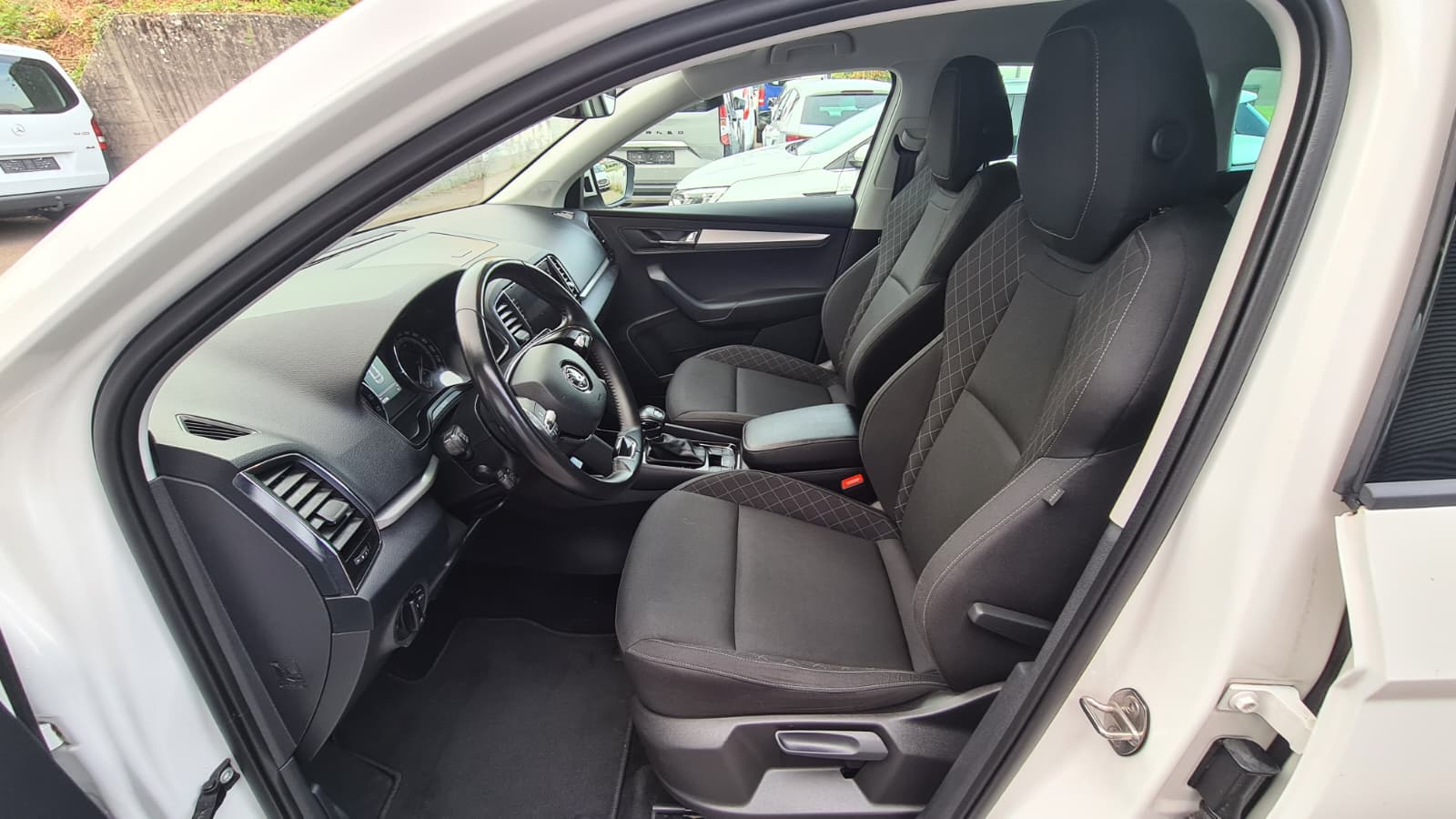 SKODA Karoq 2.0 TDI CR Ambition 4x4 DSG ** Gr-Navi ** RF-Kamera ** Anh-Kupplung ** Totwinkel-Assist ** Frisch Ab MFK & Service **-image-18