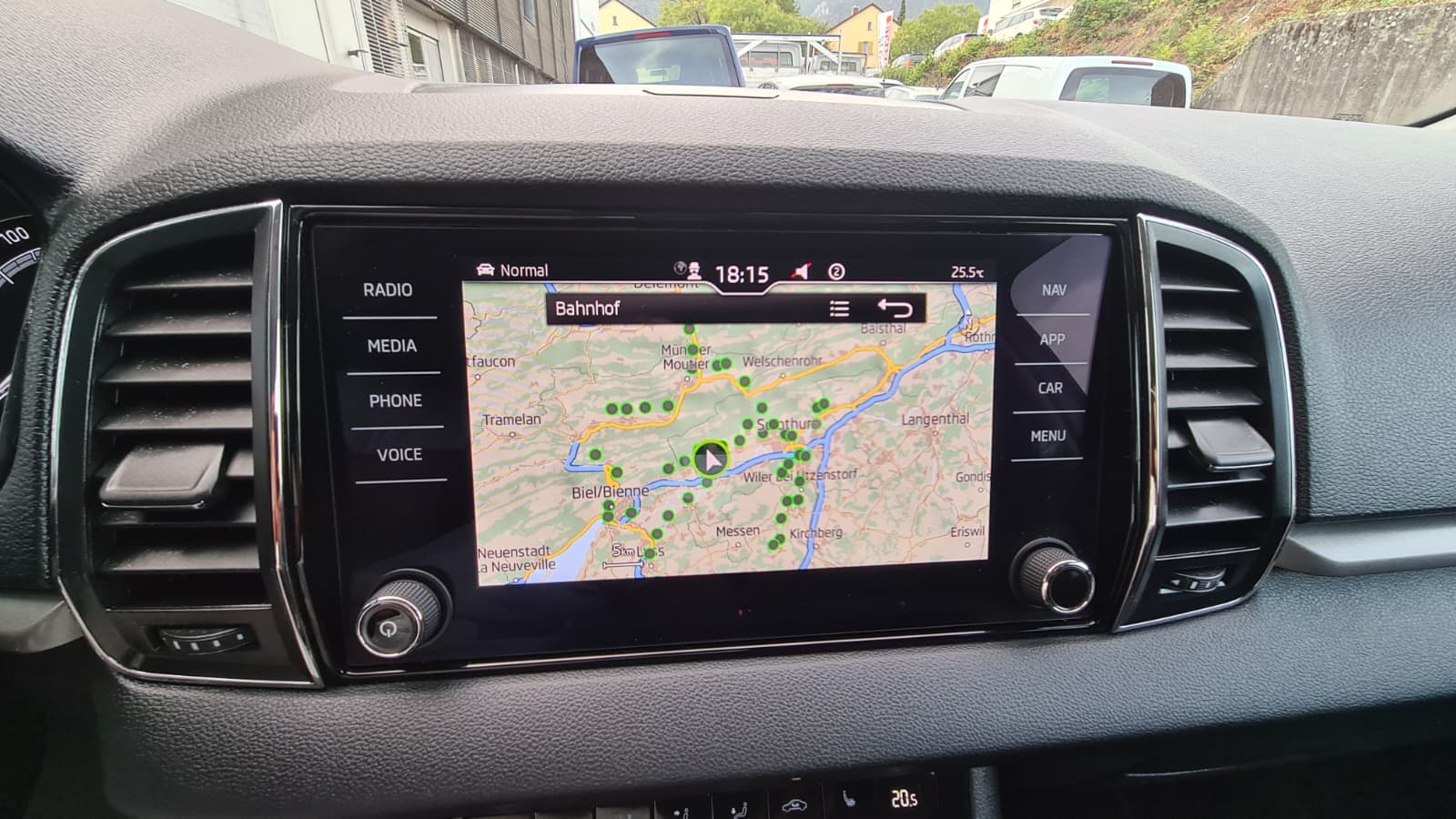 SKODA Karoq 2.0 TDI CR Ambition 4x4 DSG ** Gr-Navi ** RF-Kamera ** Anh-Kupplung ** Totwinkel-Assist ** Frisch Ab MFK & Service **-image-12