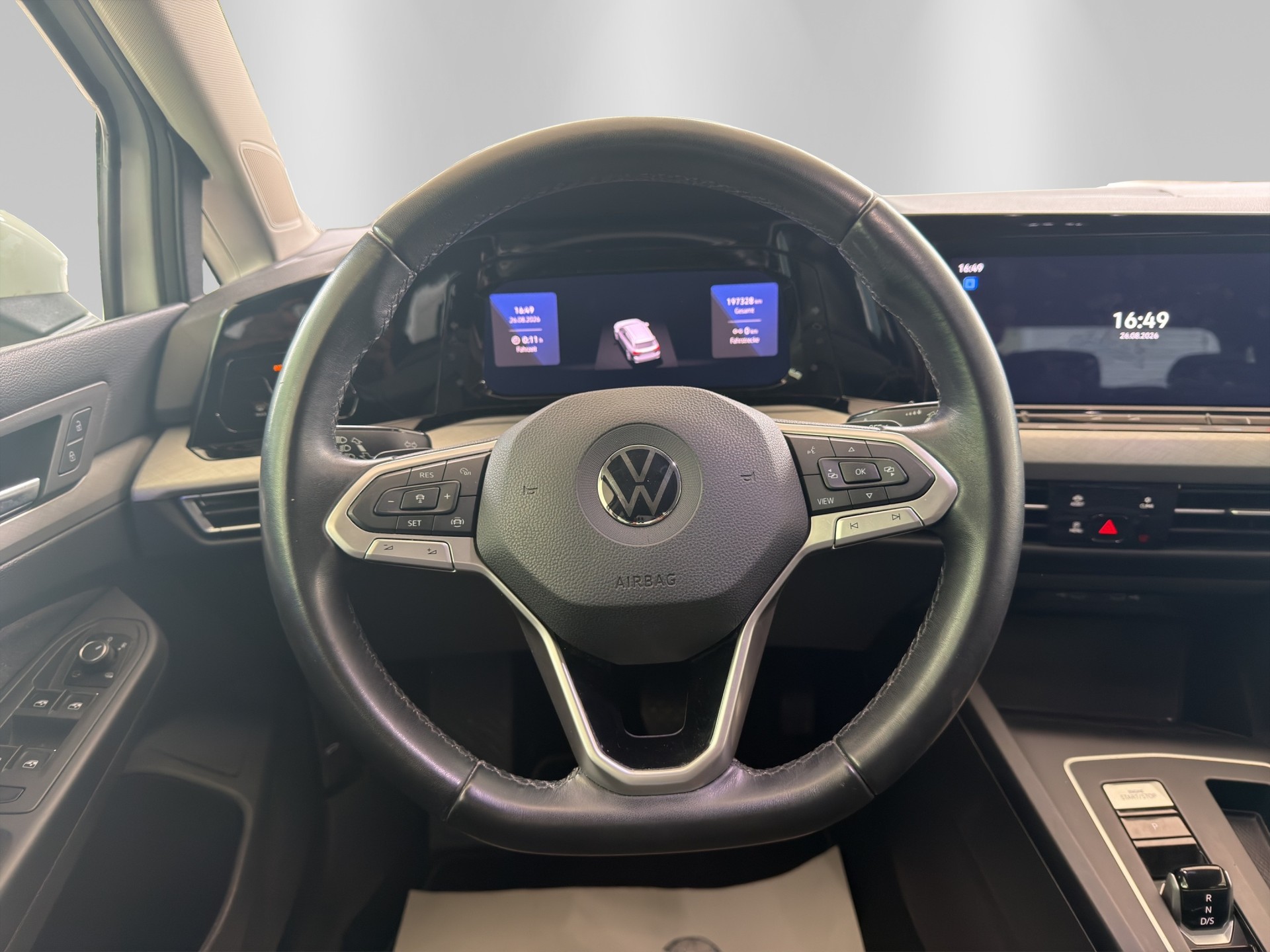 VW Golf Variant 2.0 TDI Life DSG-image-9