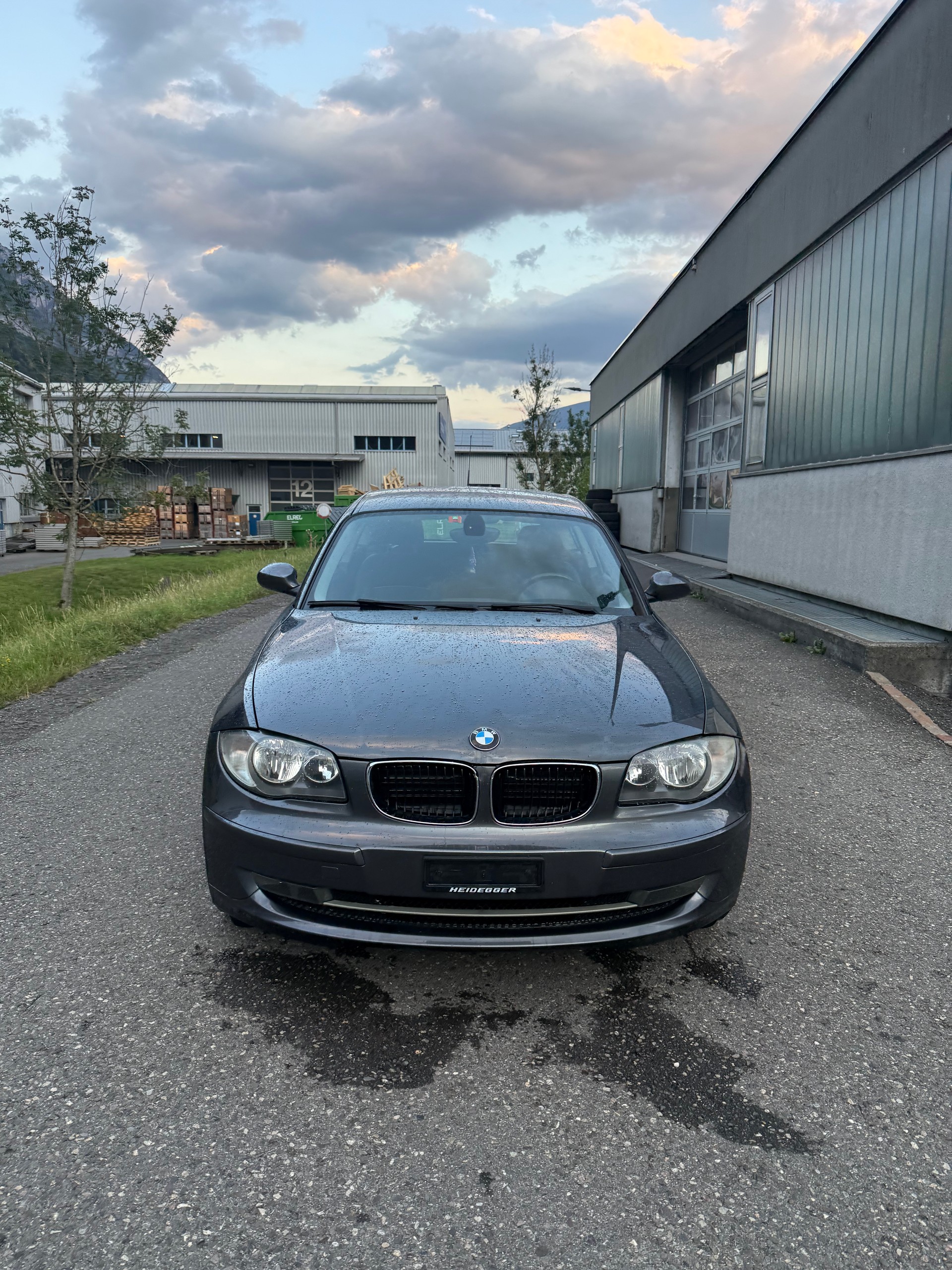 BMW 120d-showroom-element-2