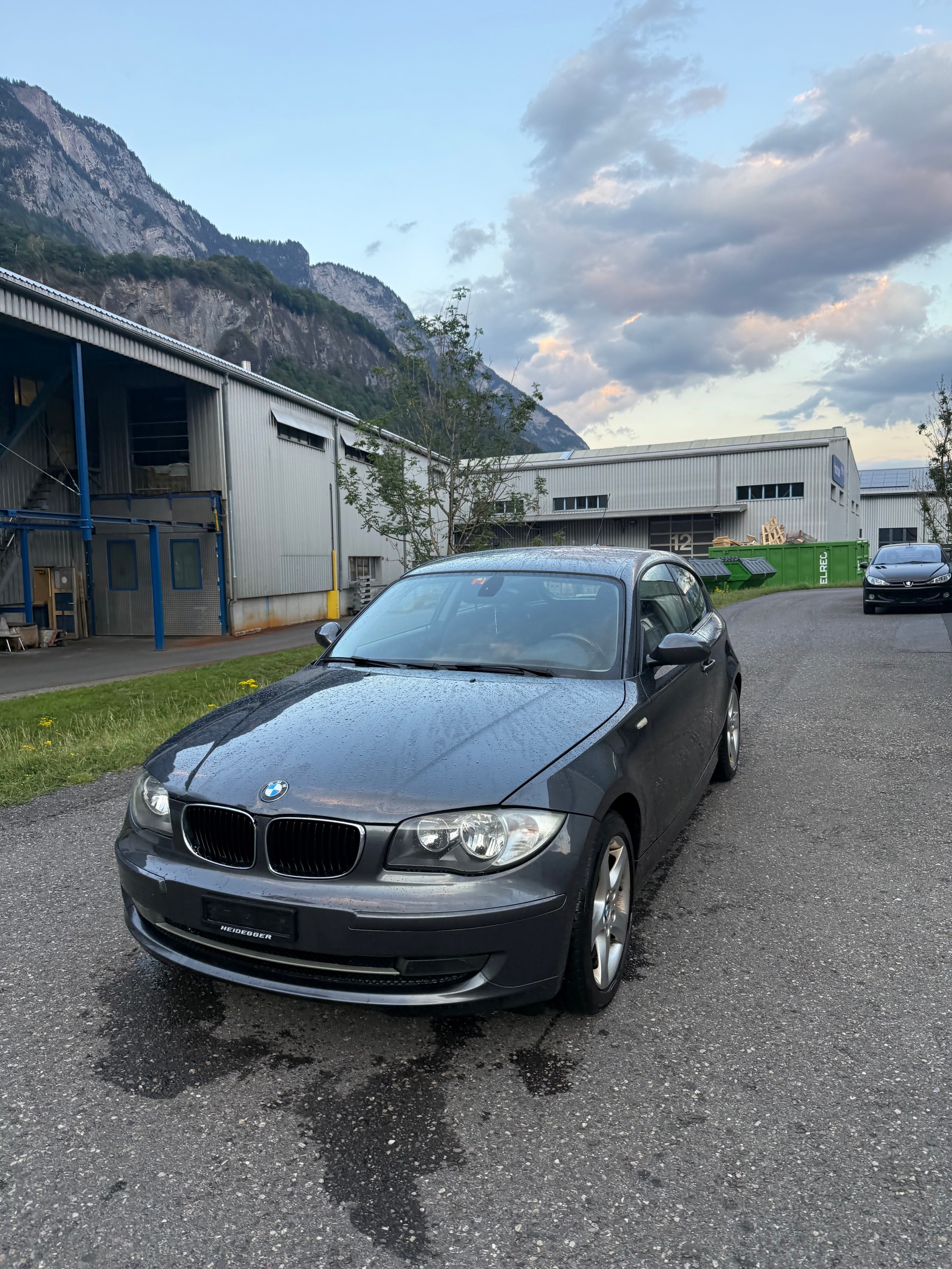 BMW 120d-showroom-element-1