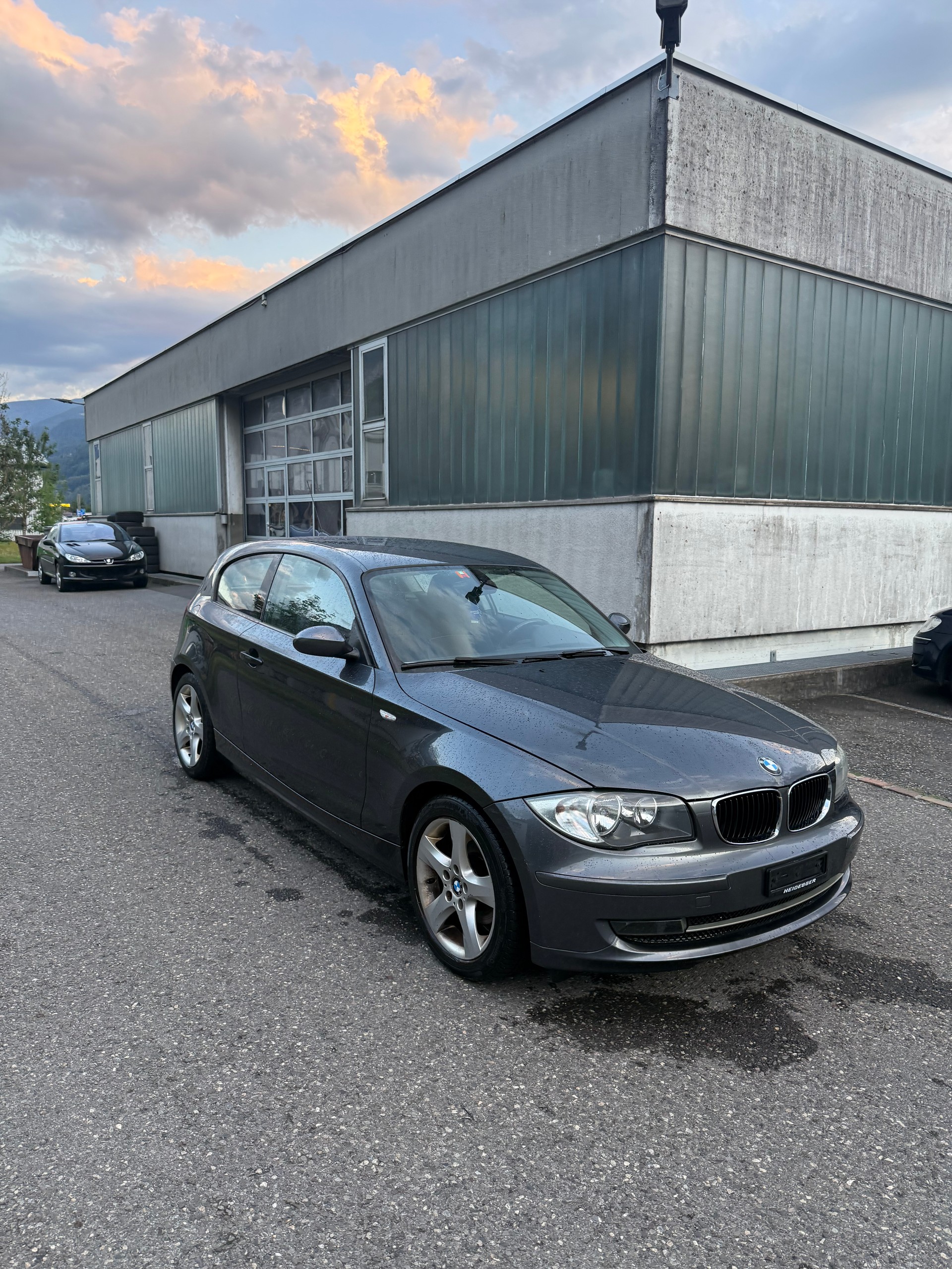 BMW 120d-showroom-element-3