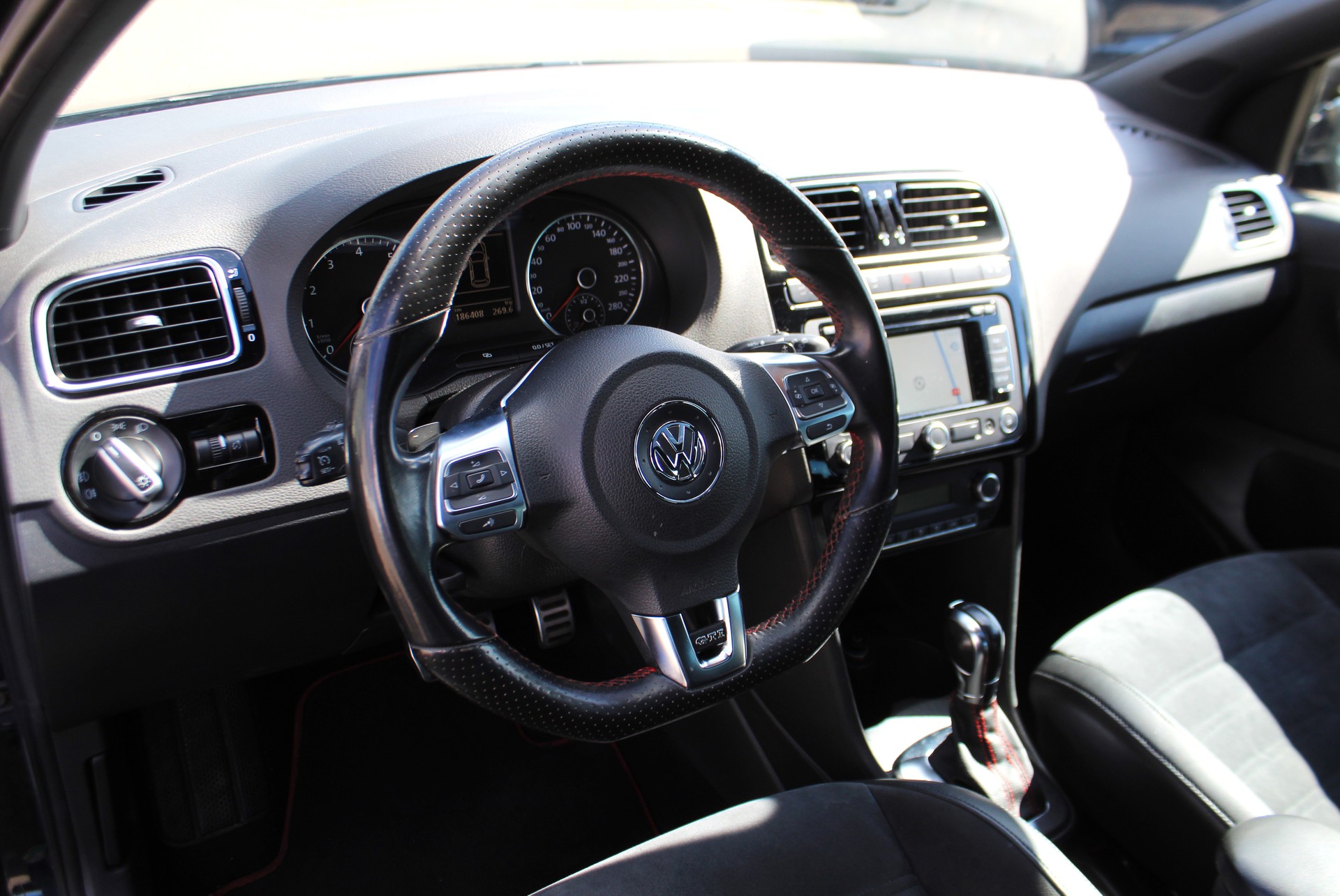 VW Polo 1.4 TSI GTI DSG / Panoramadach / Sportsitze-image-9
